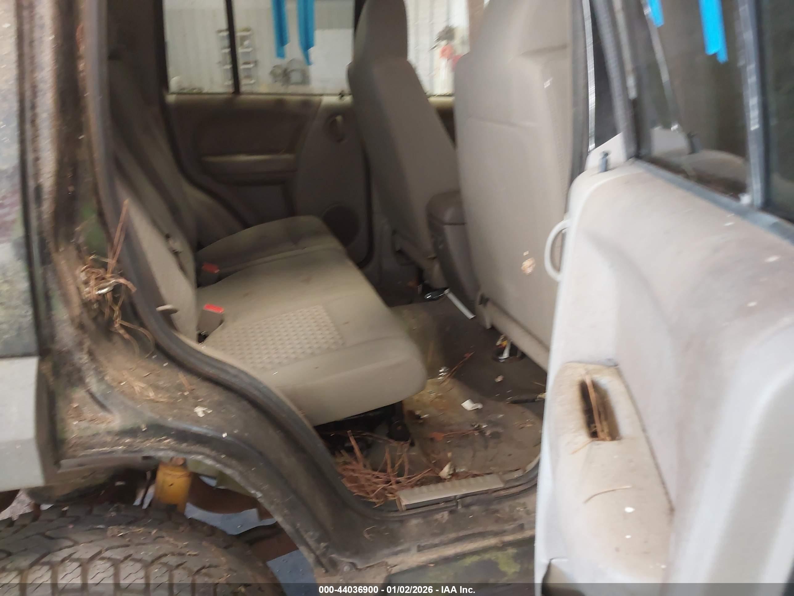 JEEP LIBERTY image 8