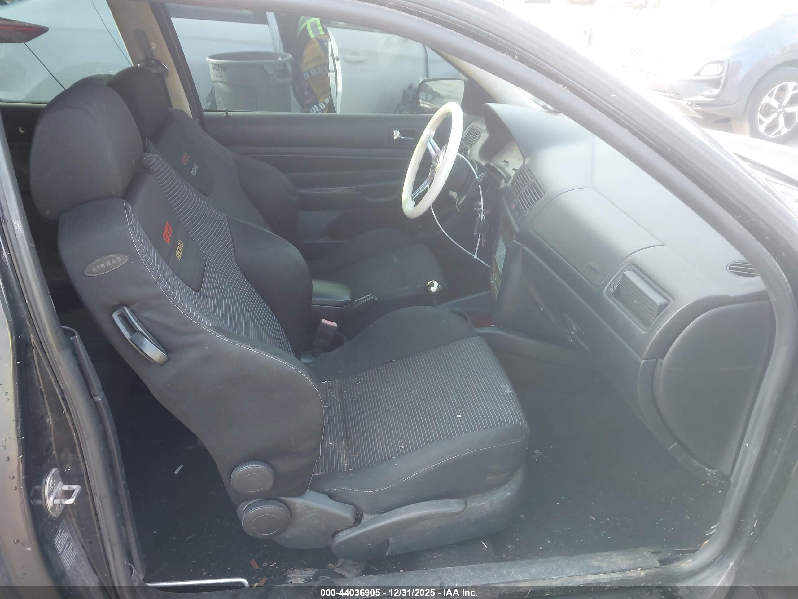VOLKSWAGEN GTI image 5