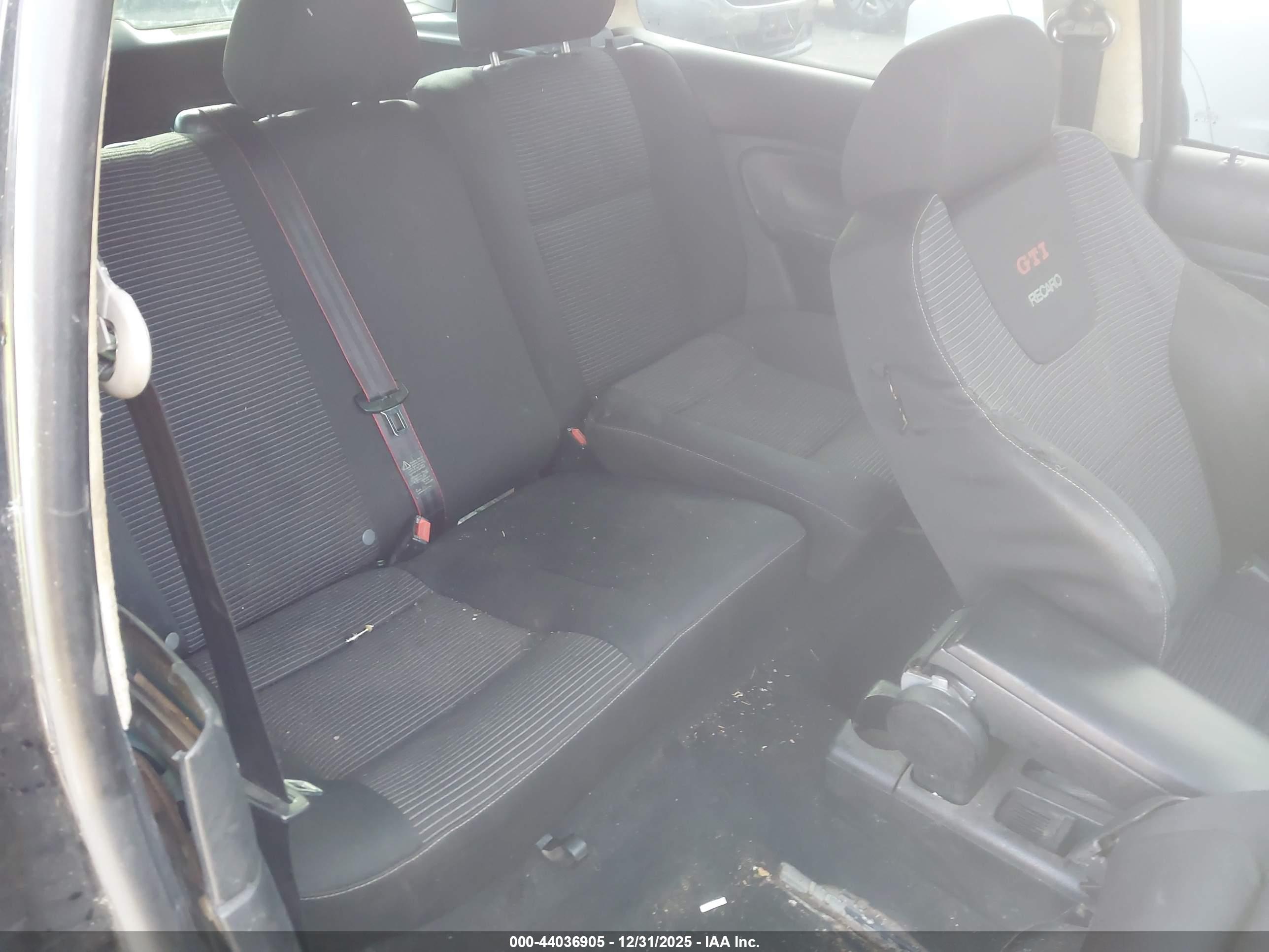VOLKSWAGEN GTI image 8