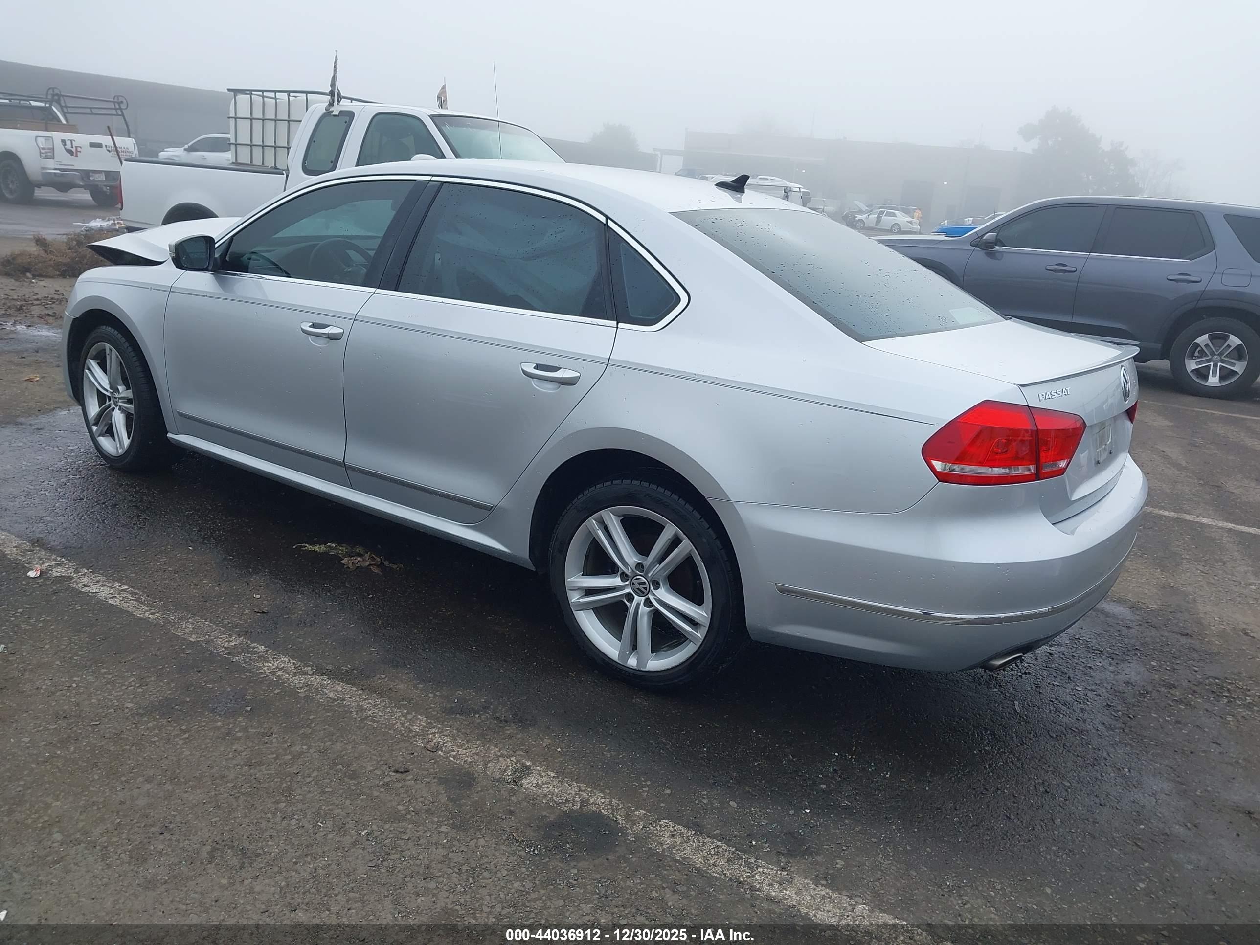 VOLKSWAGEN PASSAT image 3