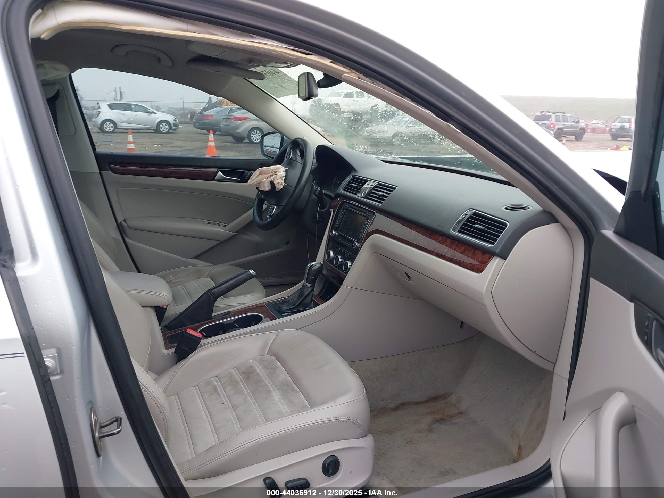 VOLKSWAGEN PASSAT image 5