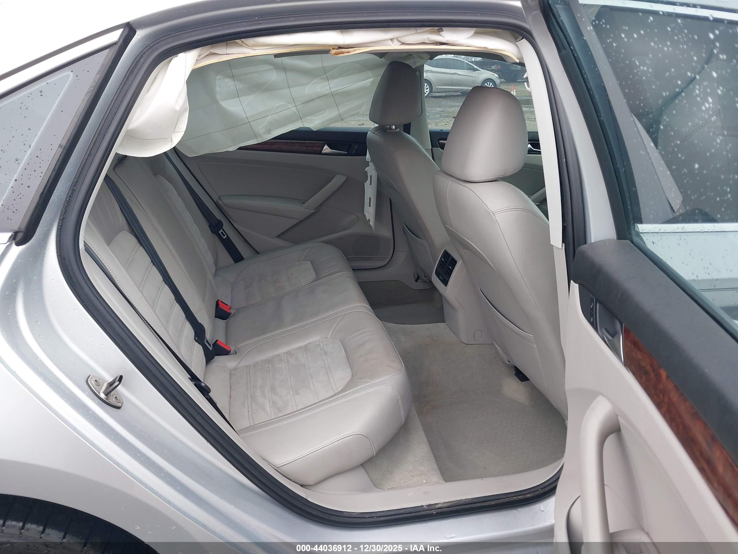 VOLKSWAGEN PASSAT image 8