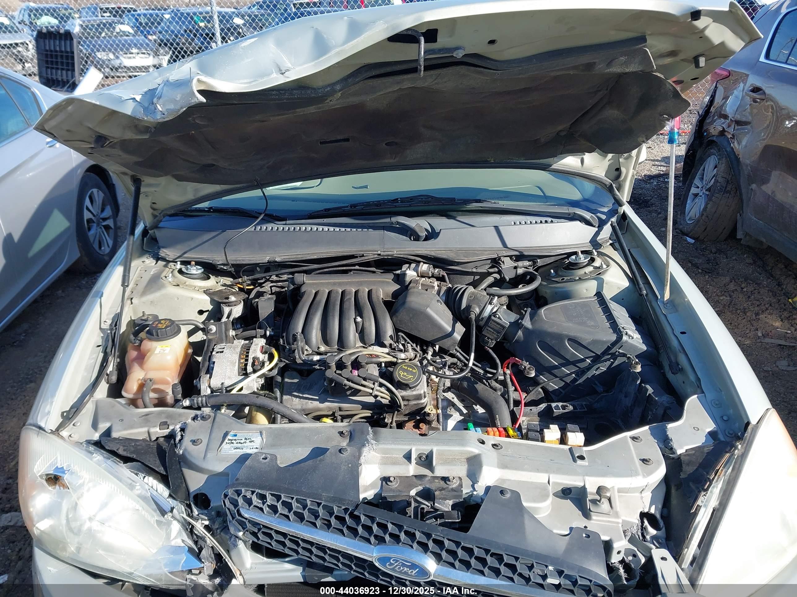 FORD TAURUS image 10