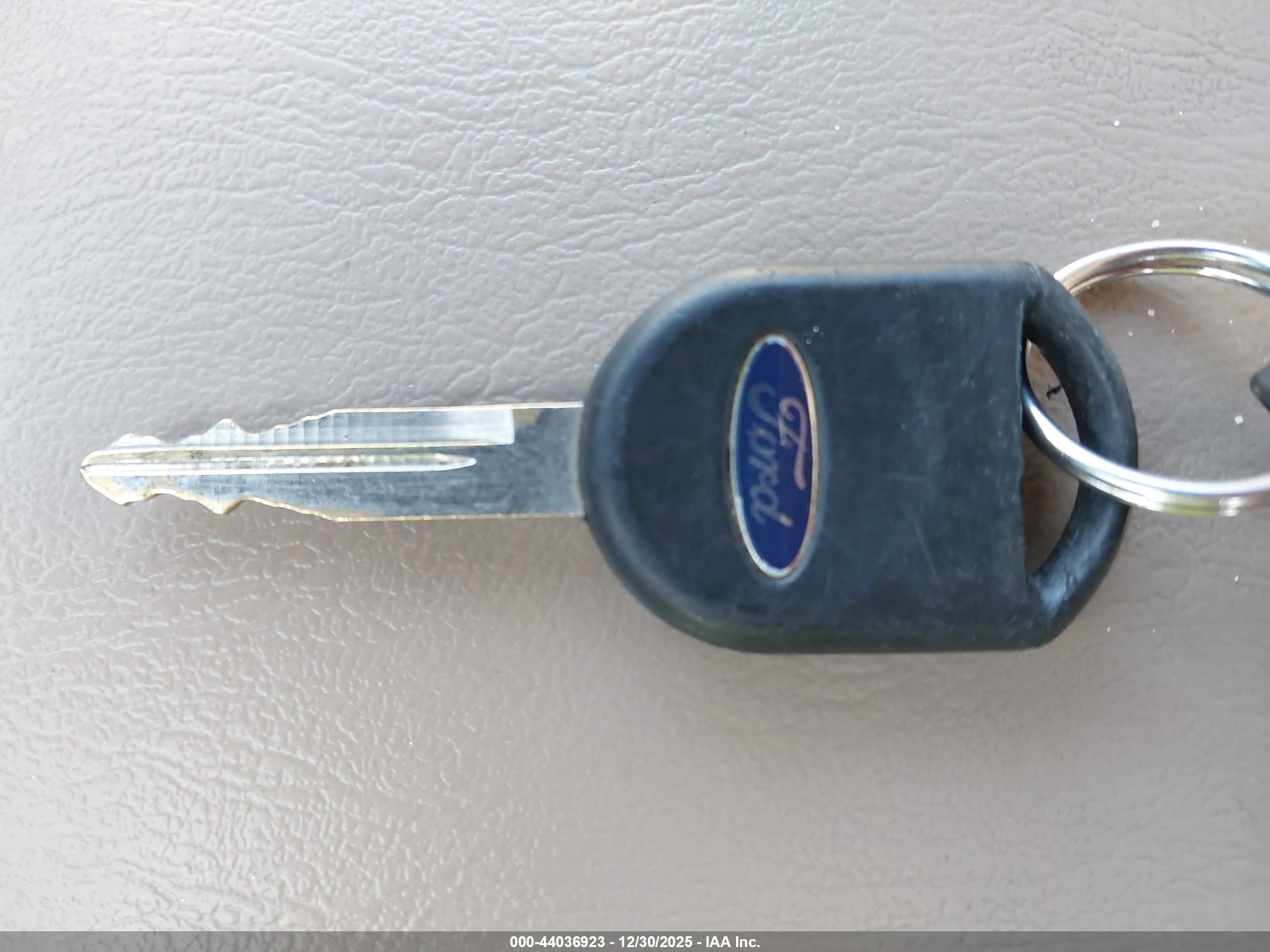 FORD TAURUS image 11