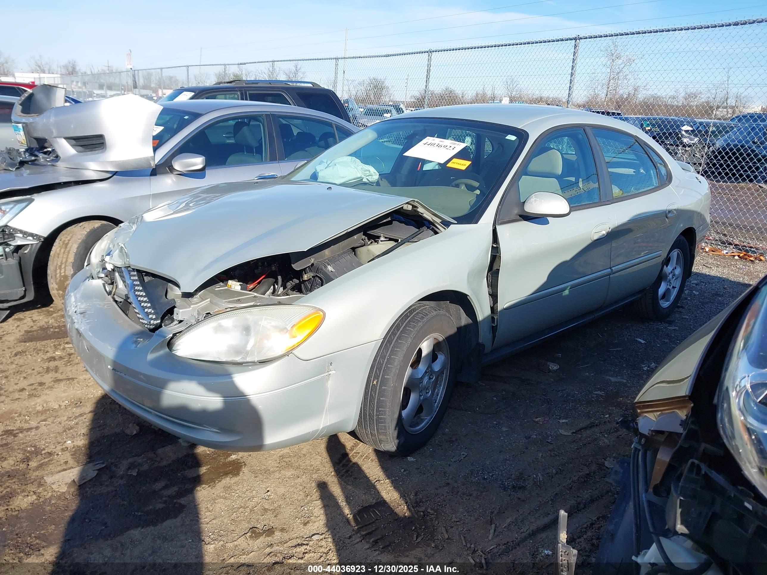 FORD TAURUS image 2