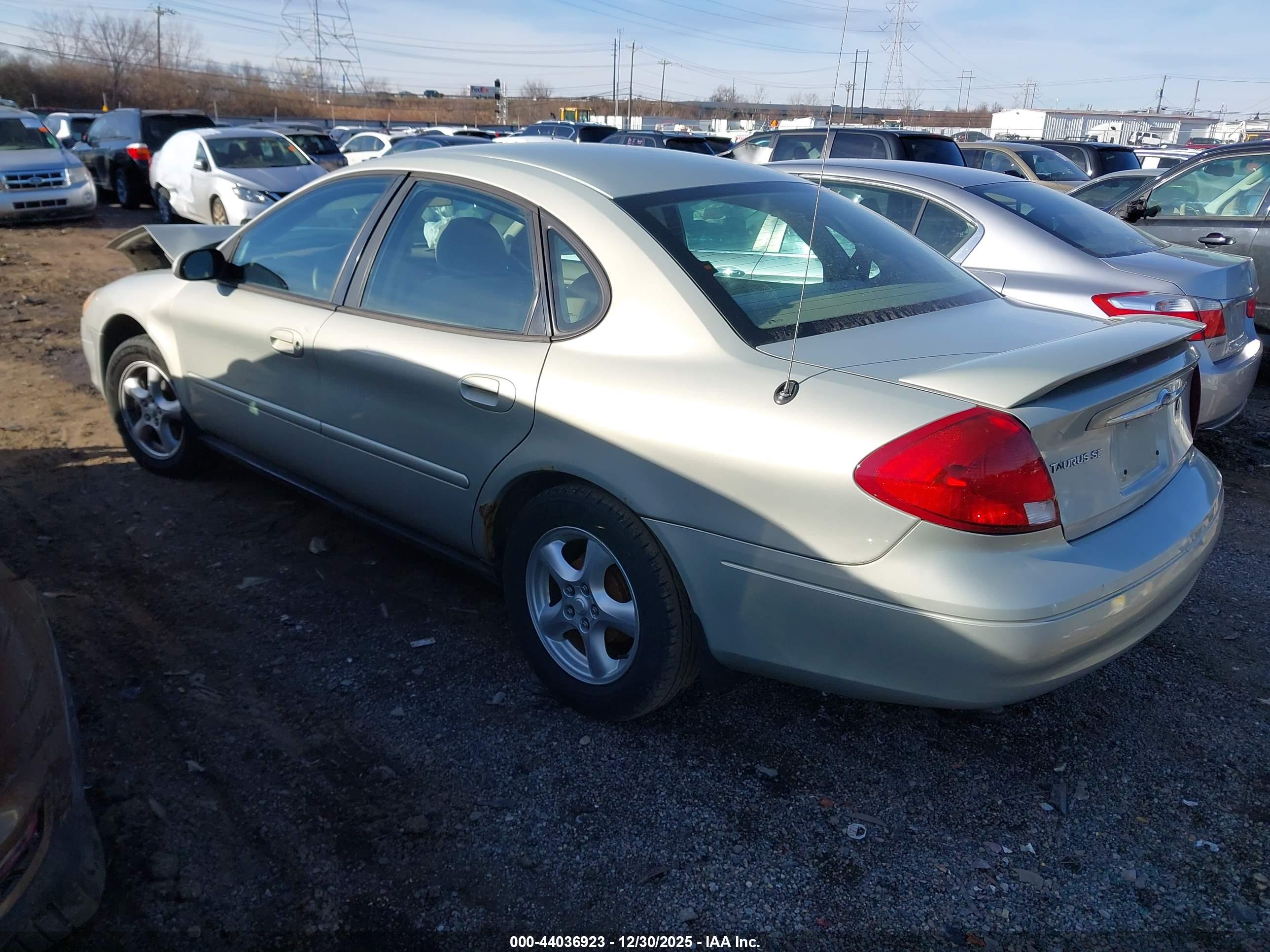 FORD TAURUS image 3