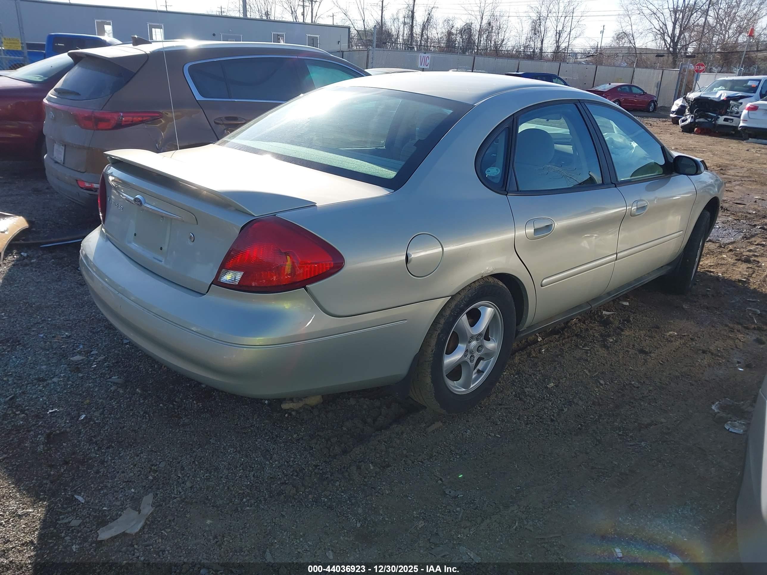 FORD TAURUS image 4