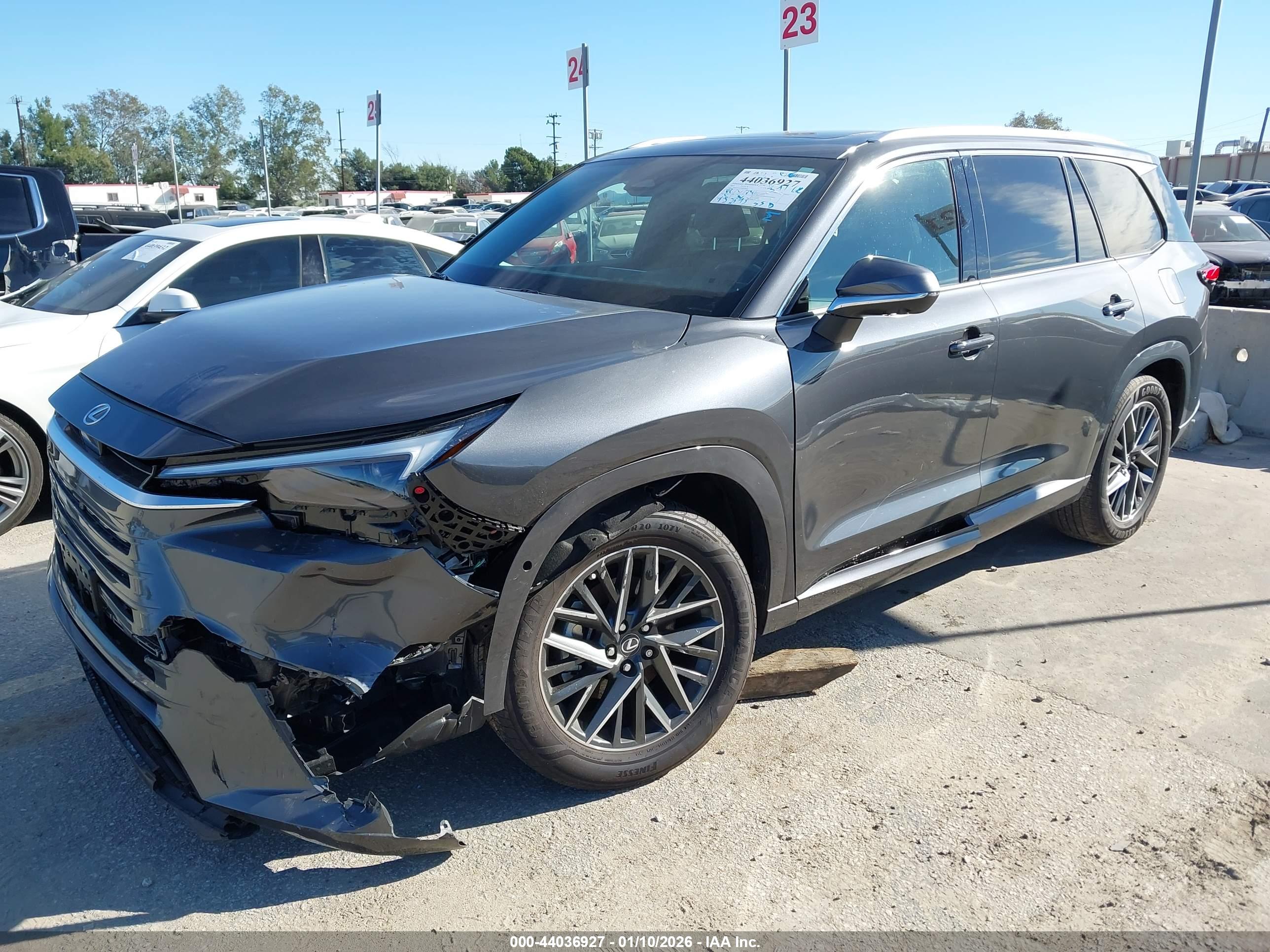 LEXUS TX image 2