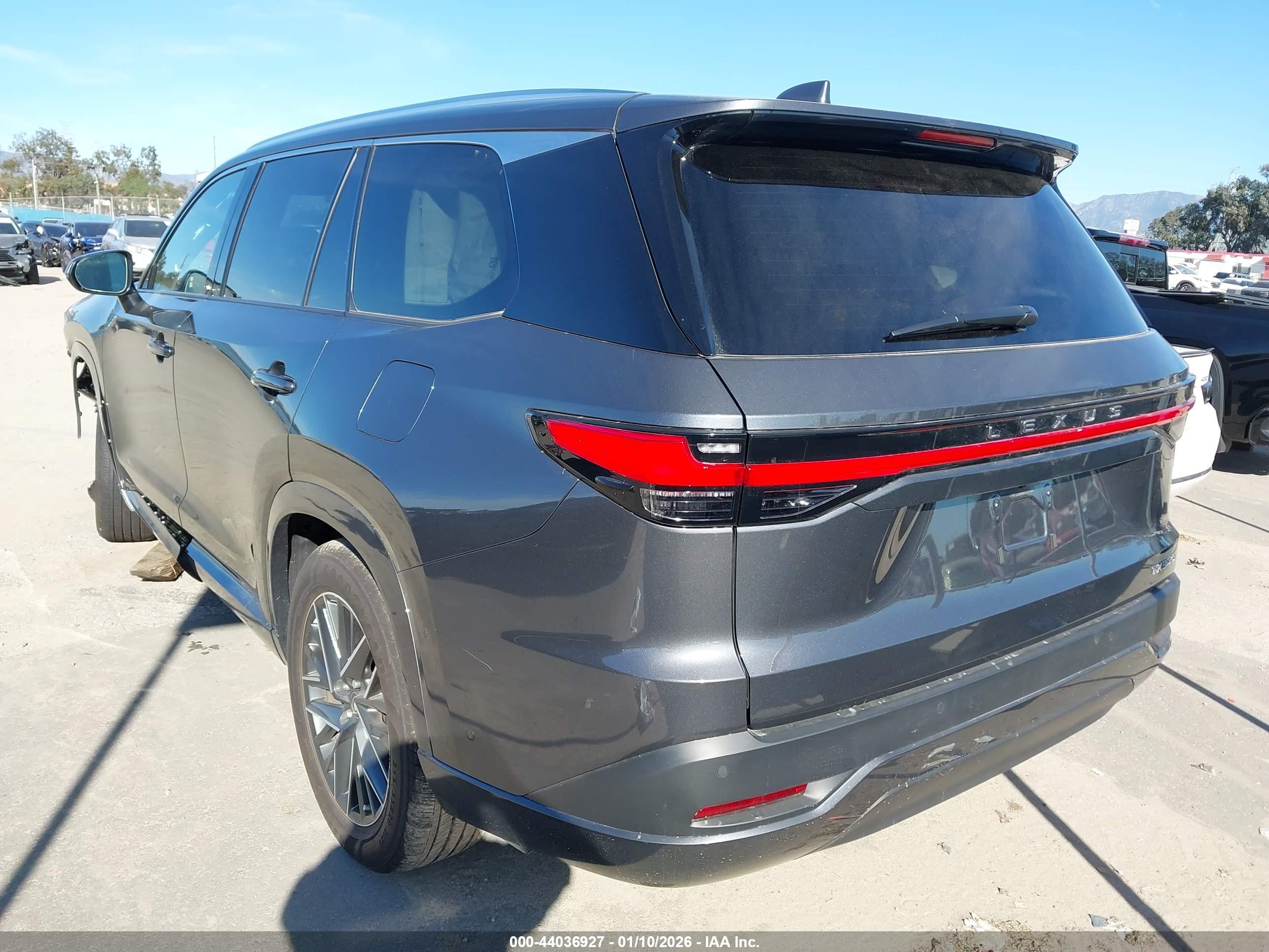 LEXUS TX image 3