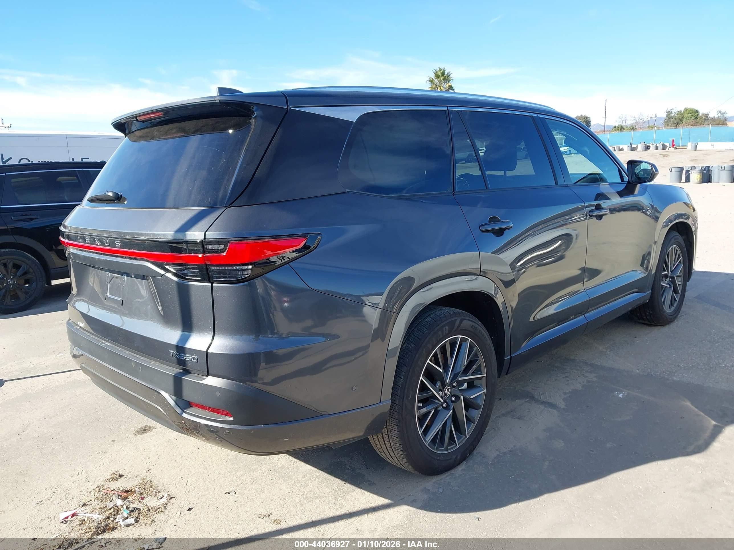 LEXUS TX image 4