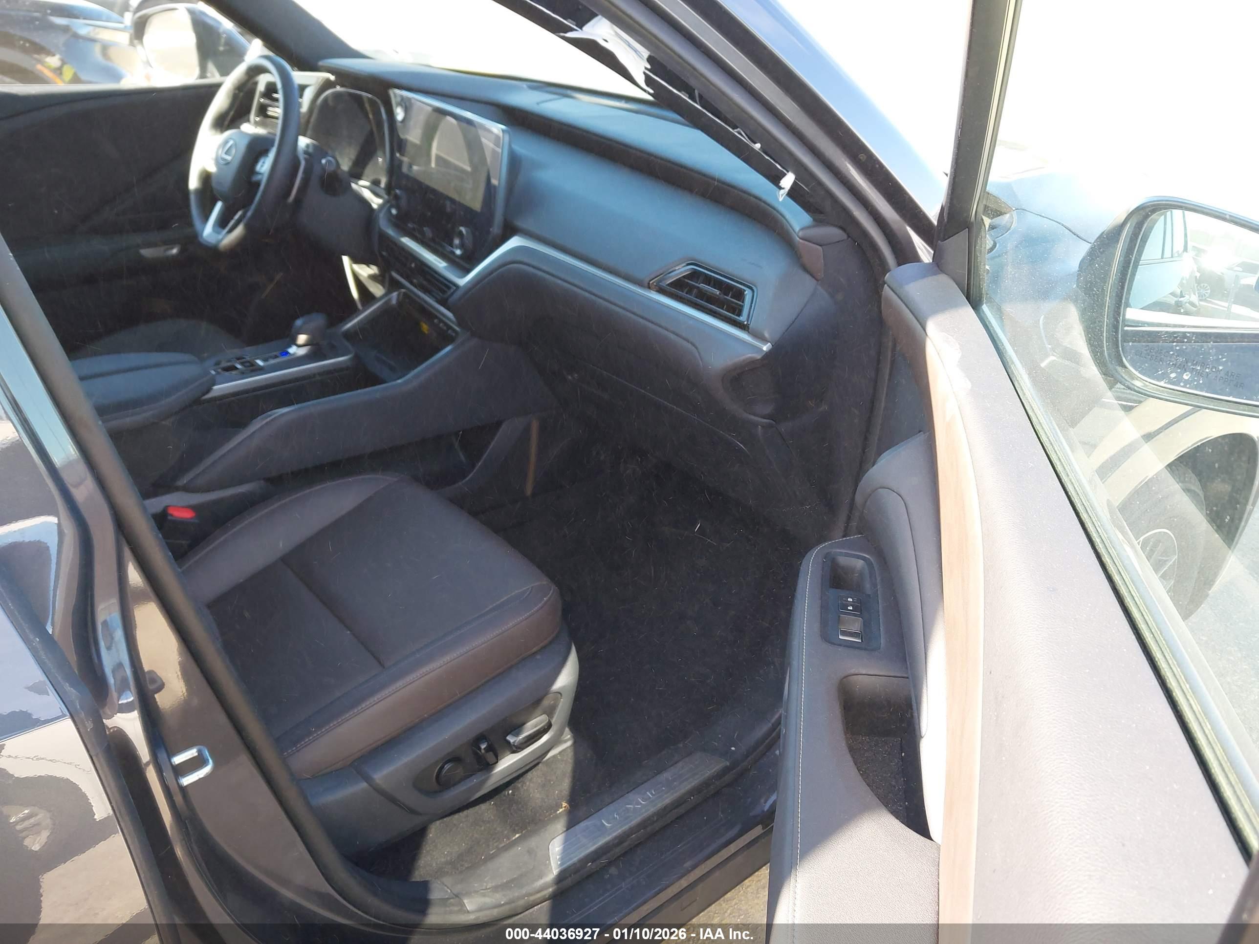 LEXUS TX image 5