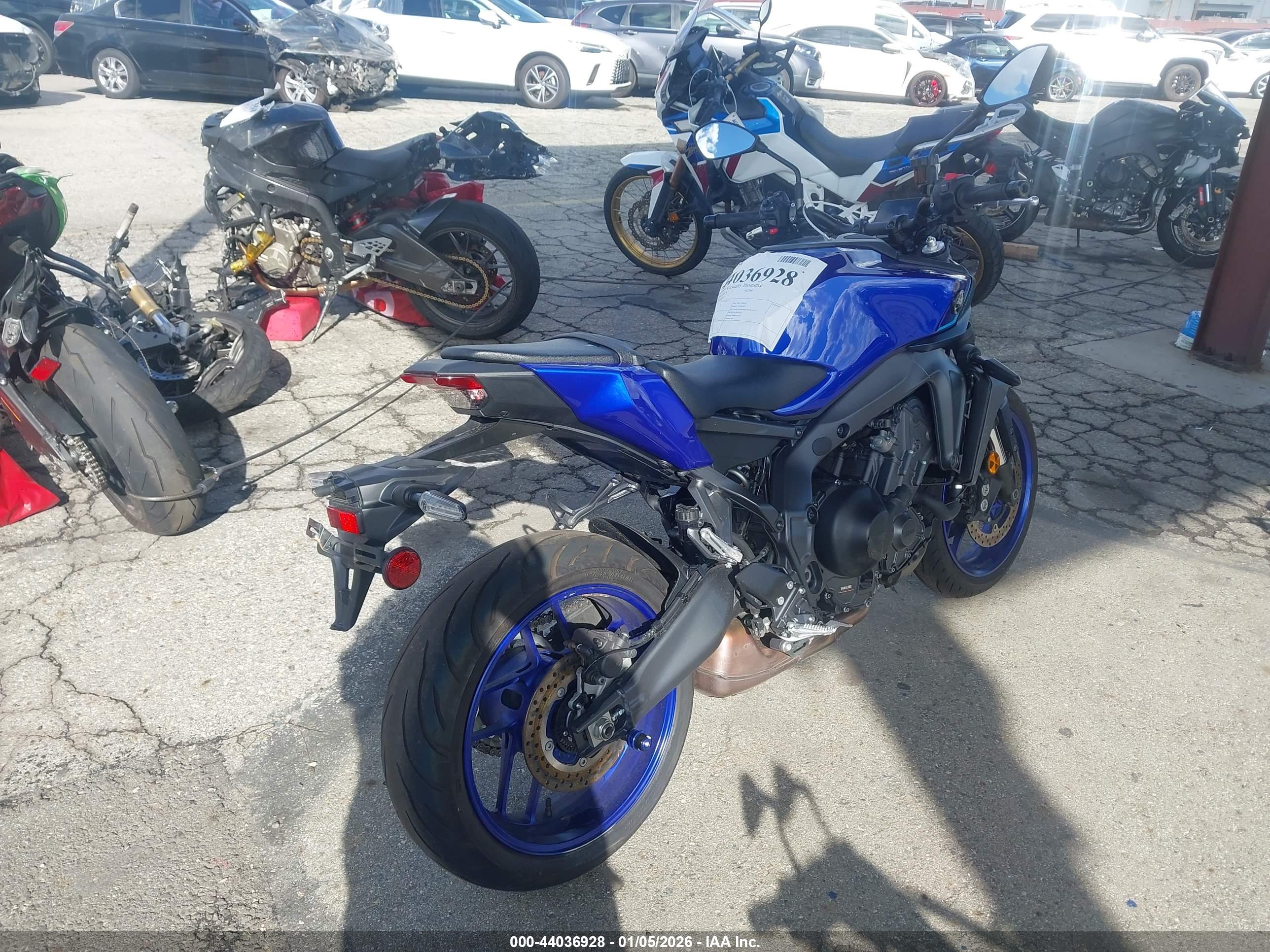 YAMAHA MT09 image 4