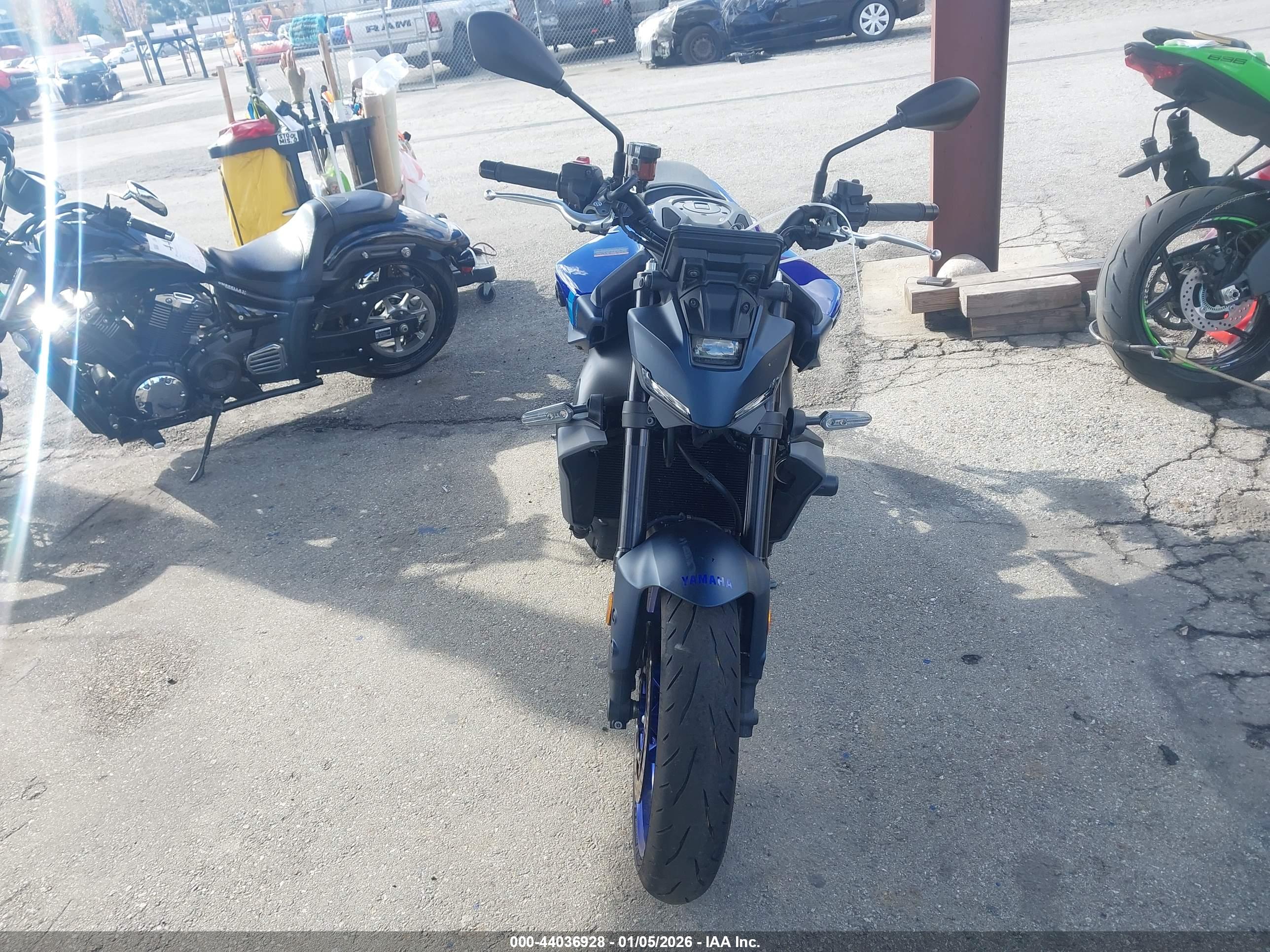 YAMAHA MT09 image 5