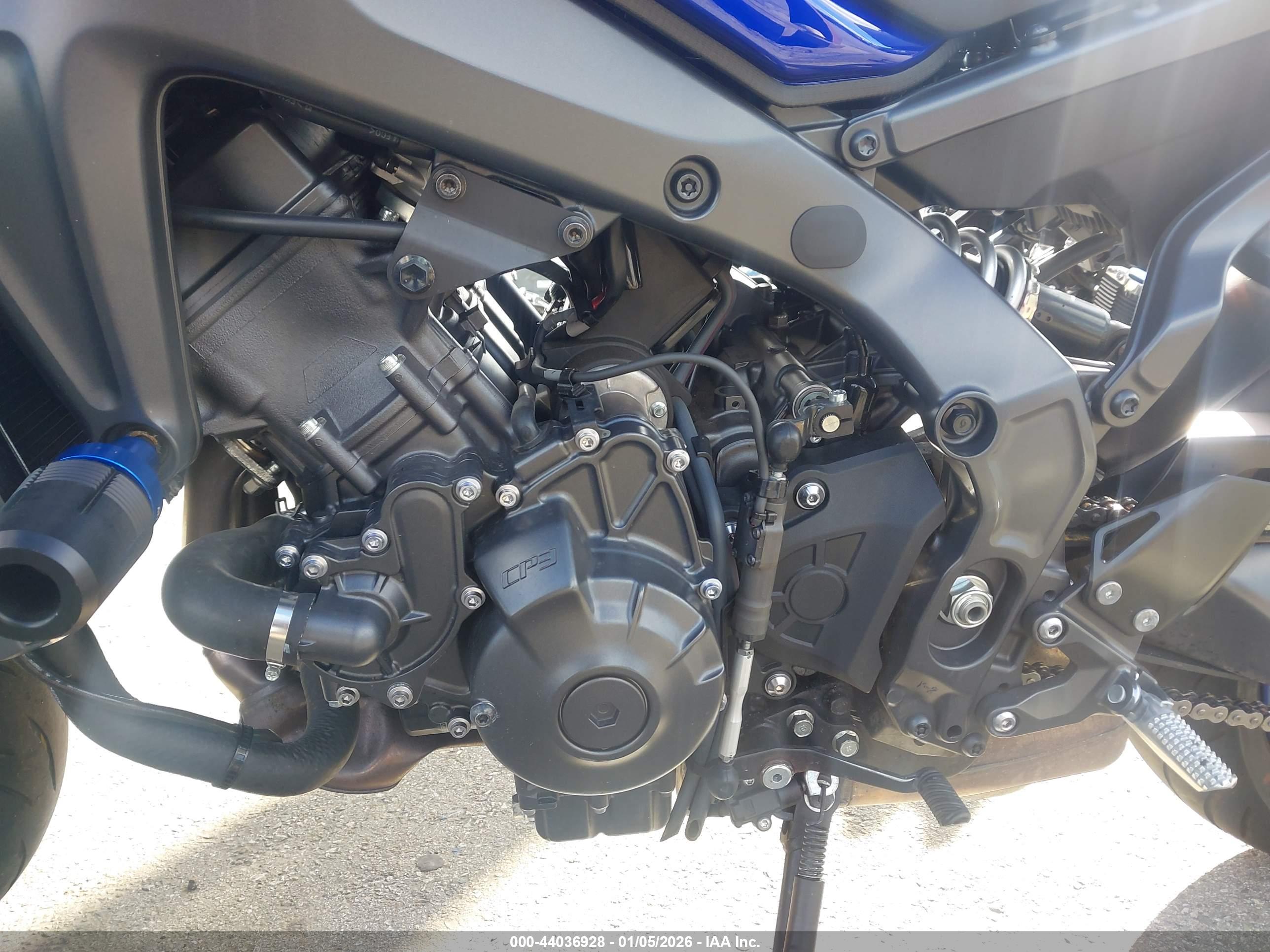 YAMAHA MT09 image 9
