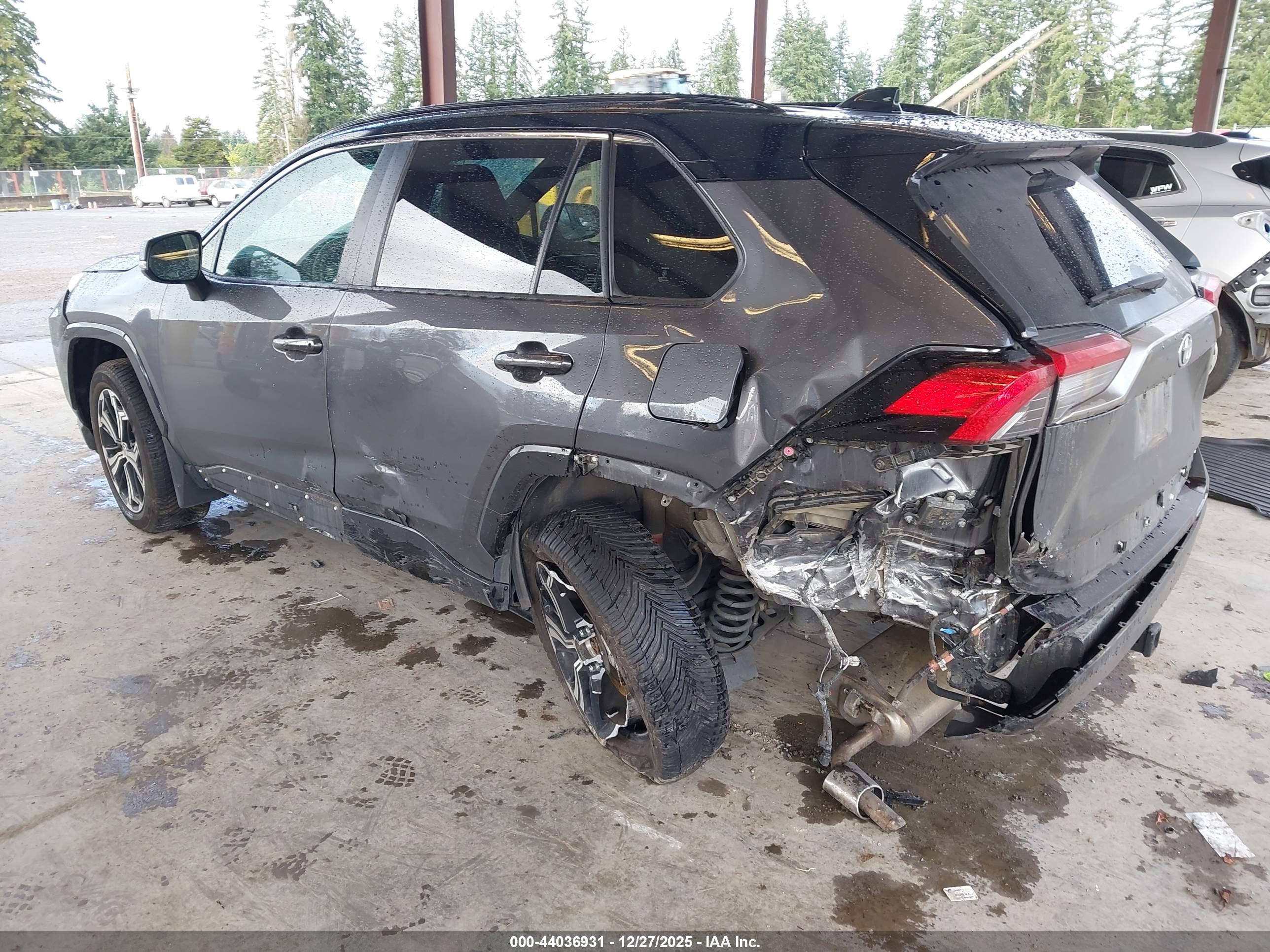 TOYOTA RAV4 image 3
