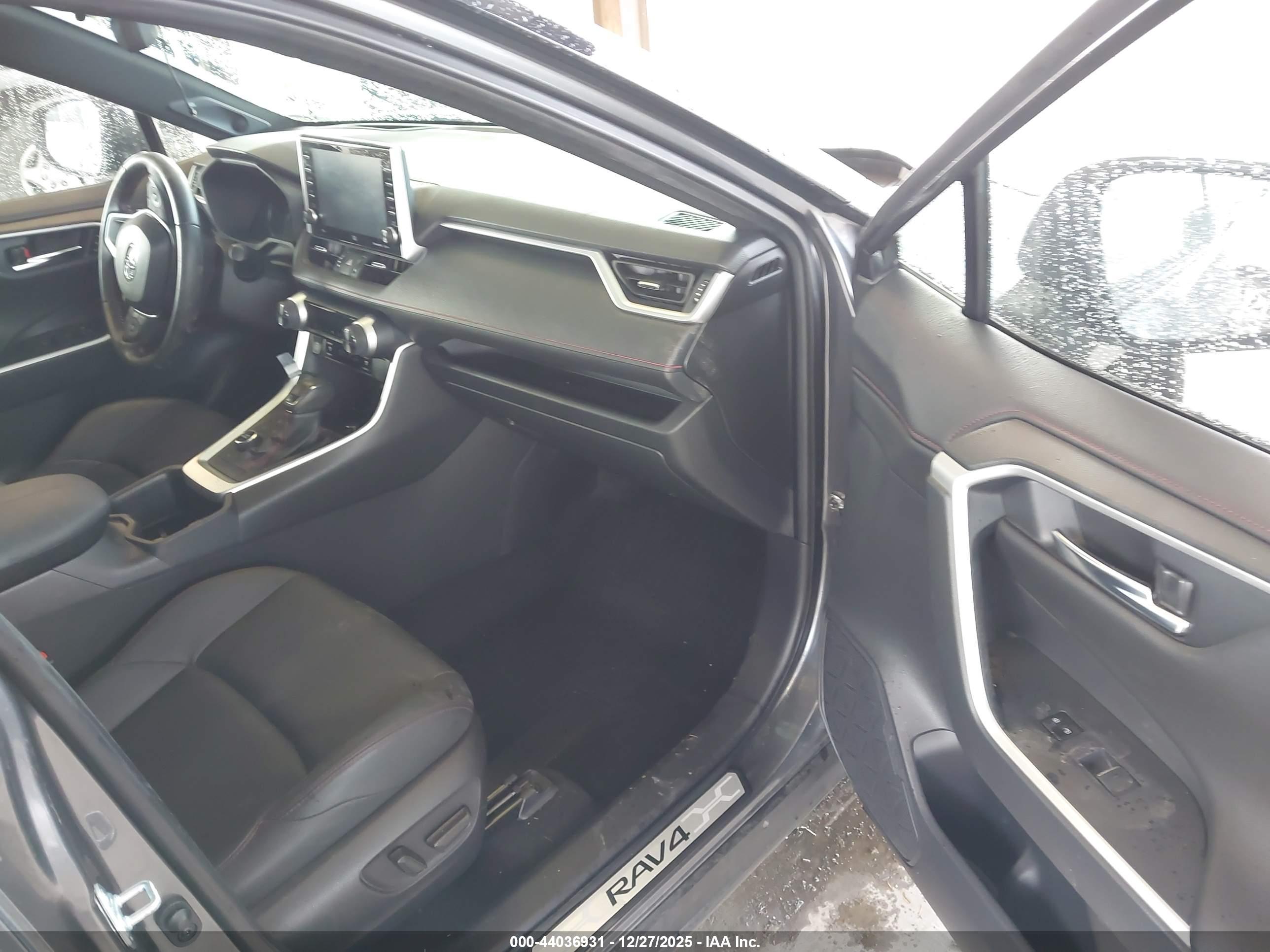 TOYOTA RAV4 image 5