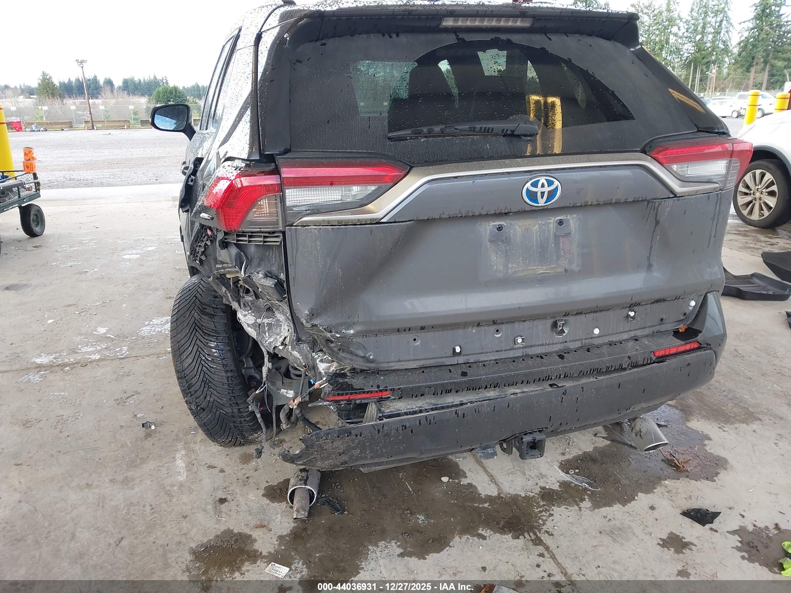 TOYOTA RAV4 image 6