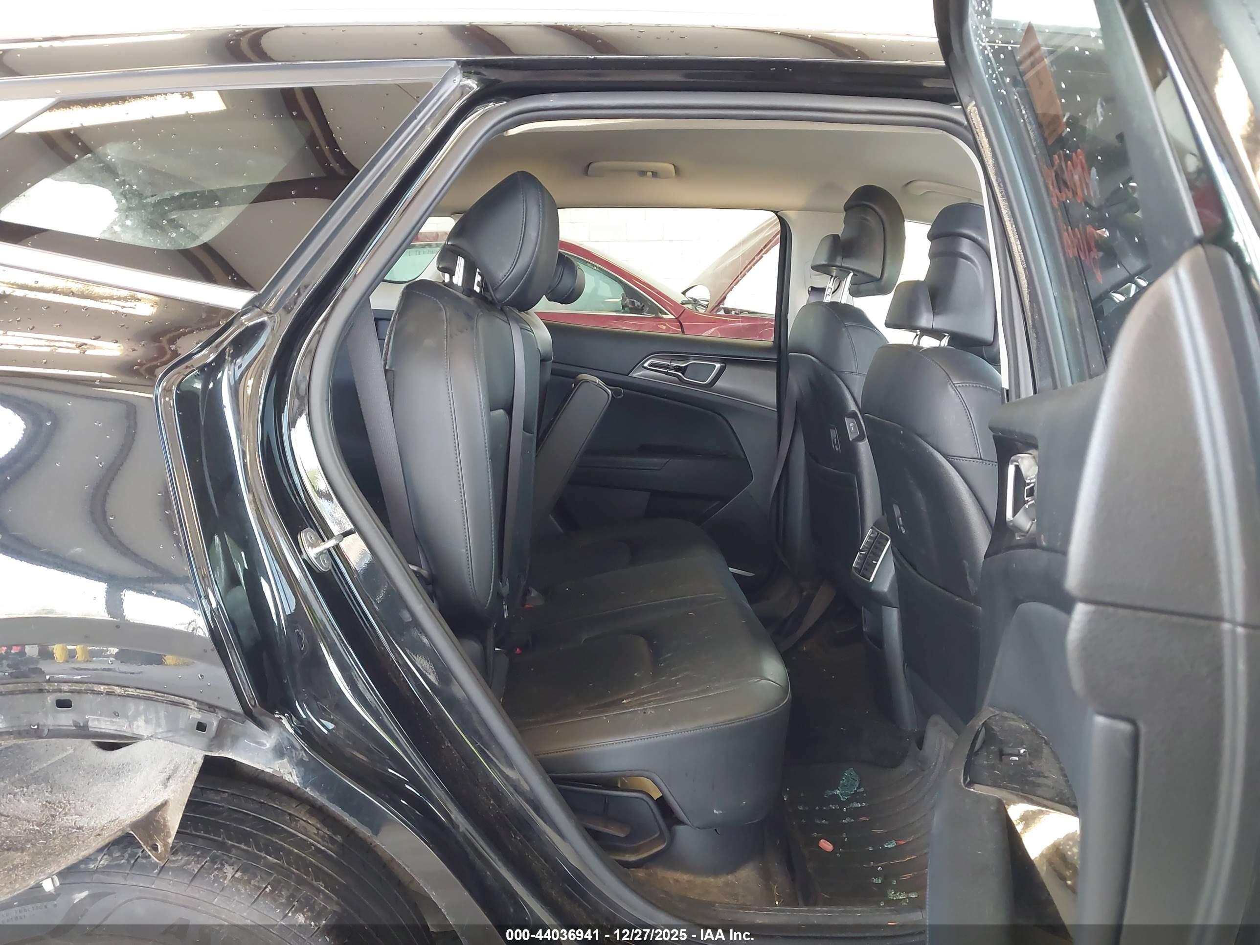 KIA SPORTAGE image 8