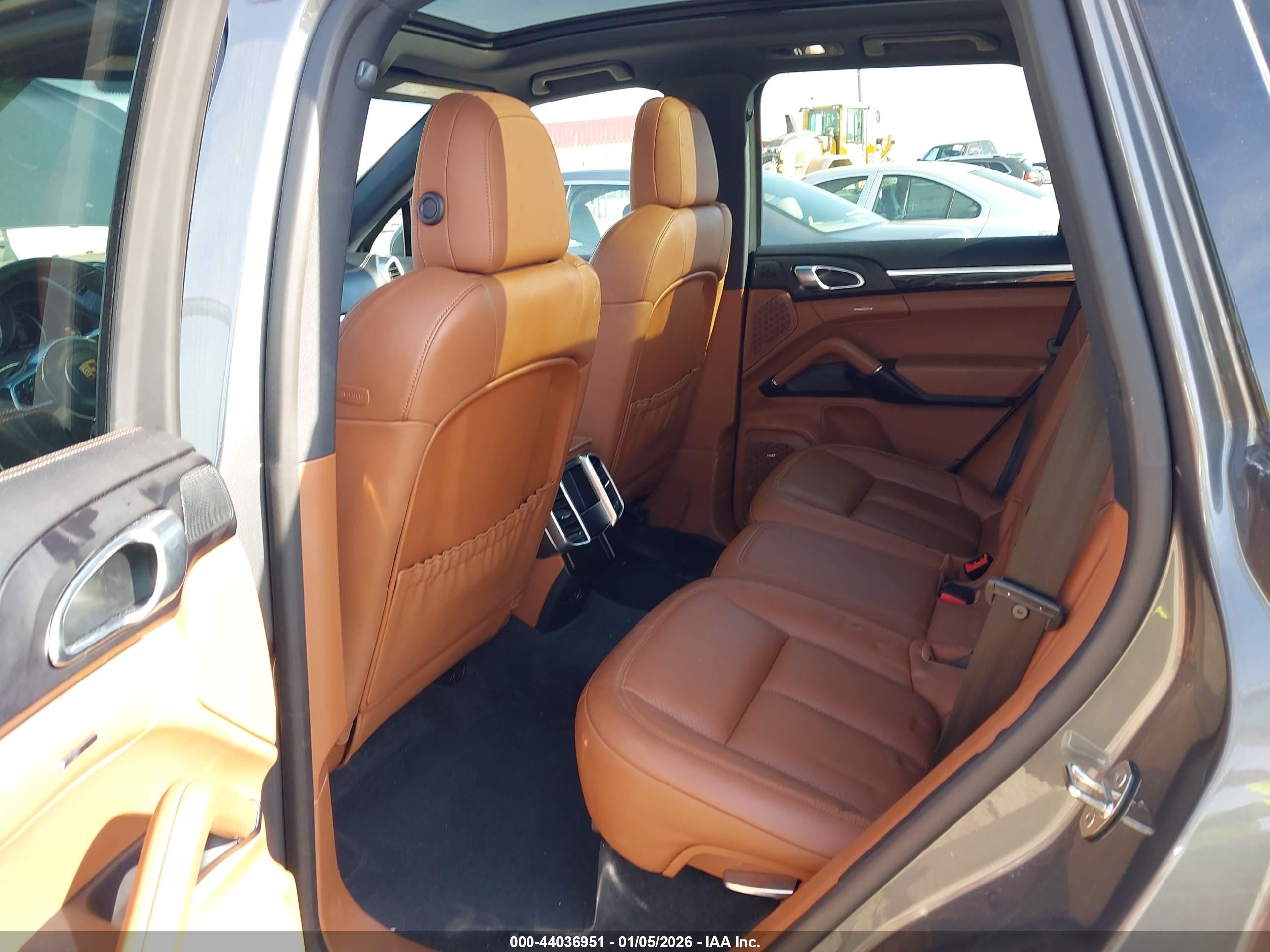 PORSCHE CAYENNE image 8