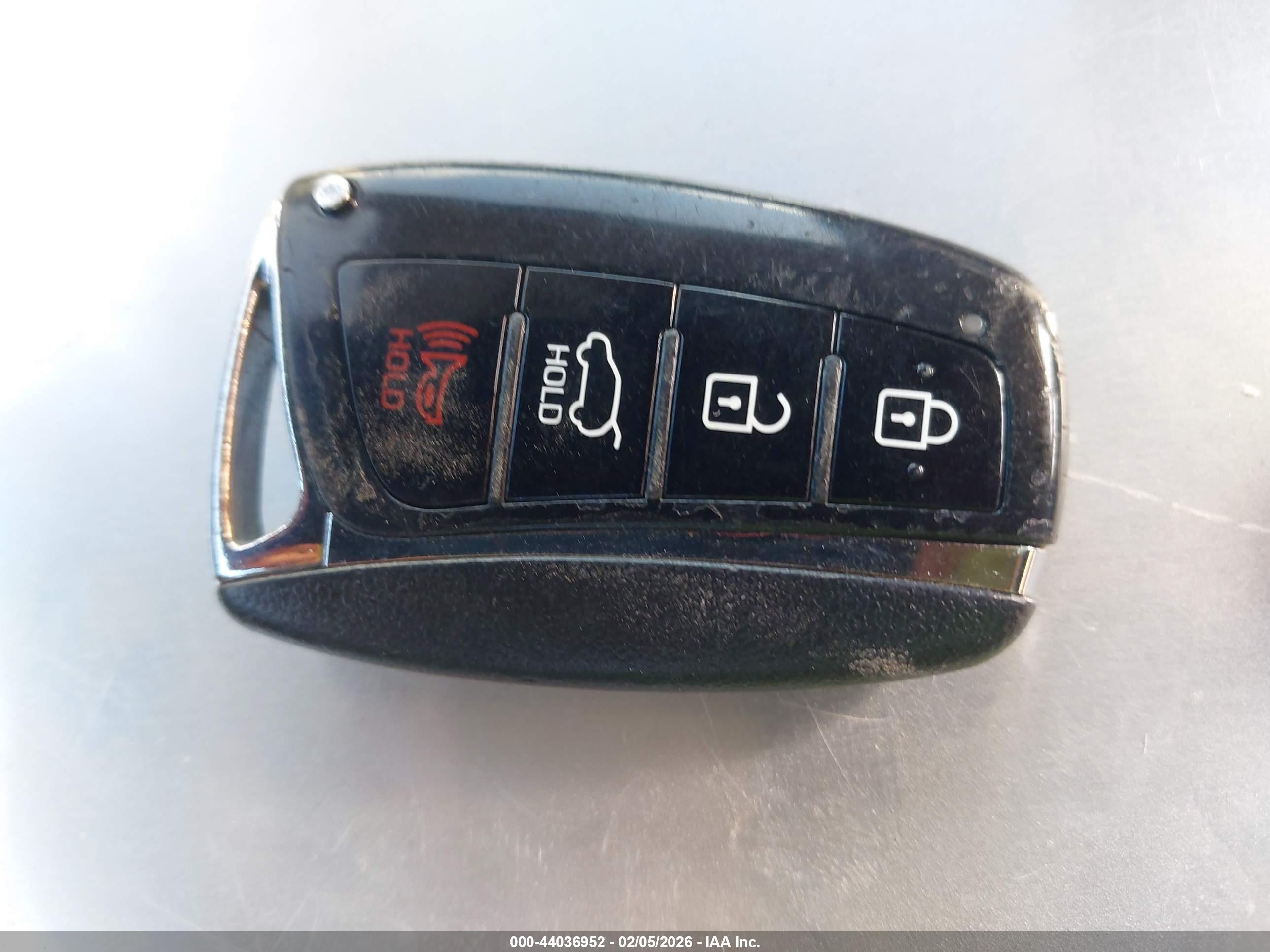 HYUNDAI SANTA image 11