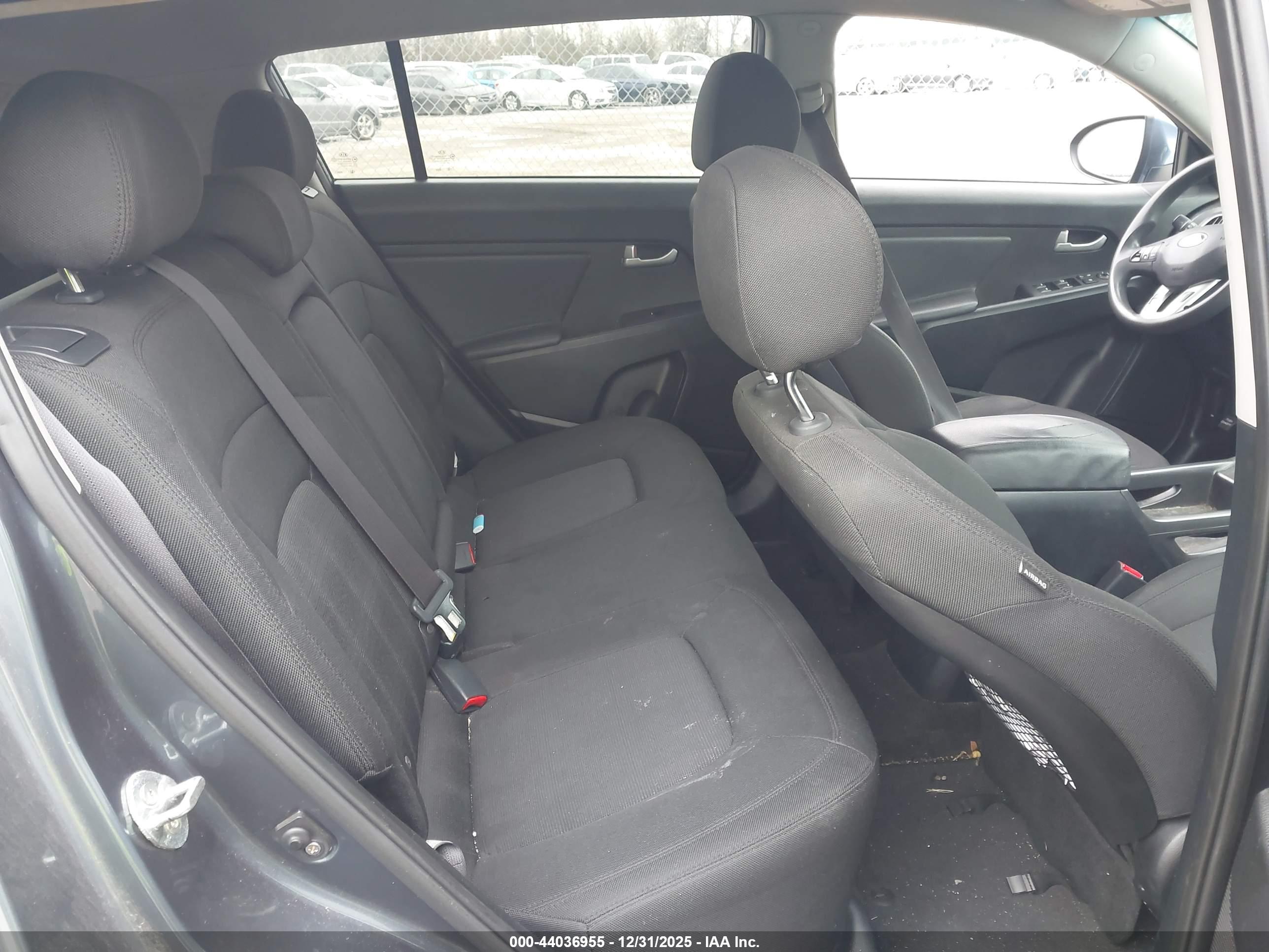 KIA SPORTAGE image 8