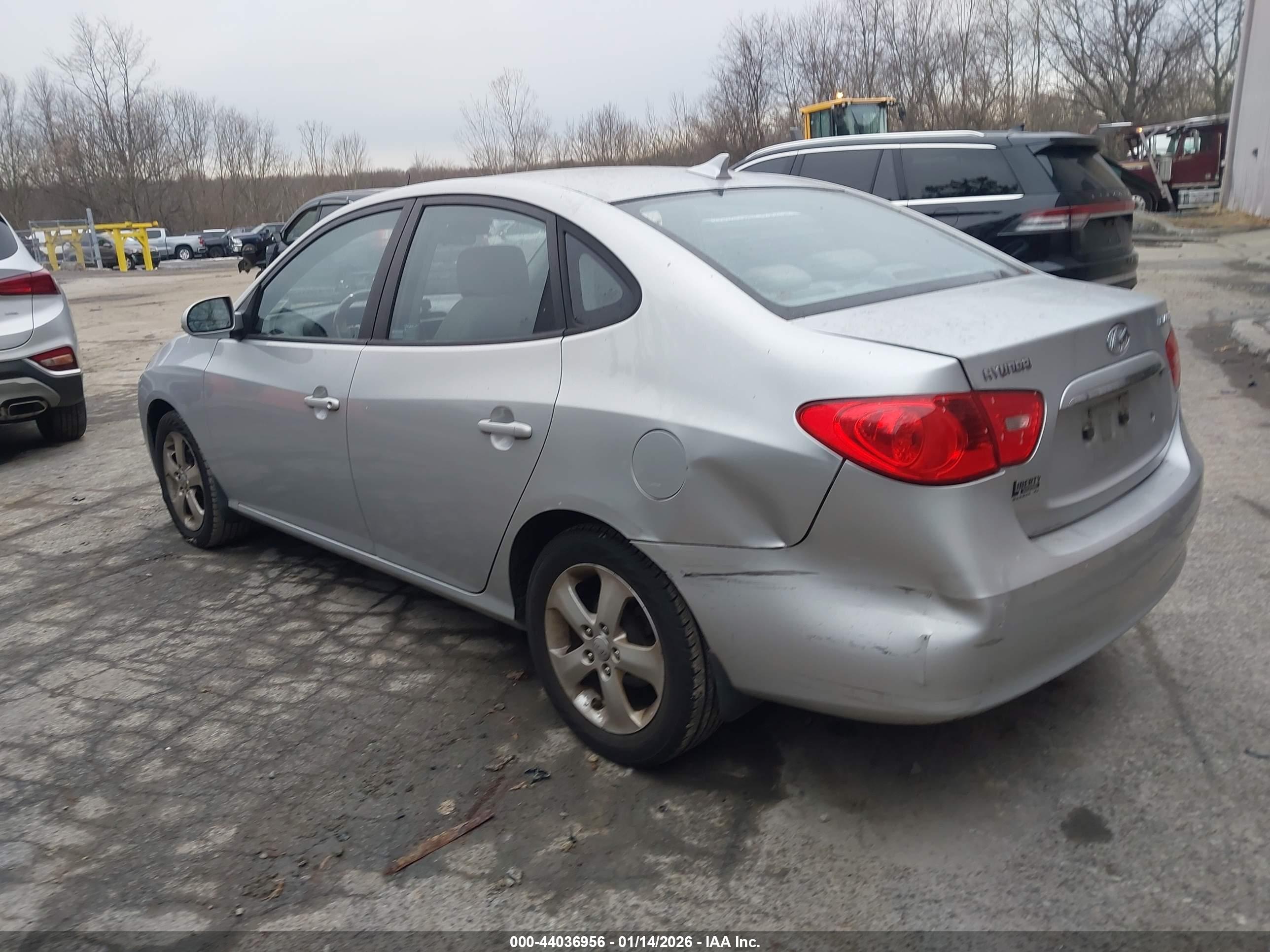 HYUNDAI ELANTRA image 3