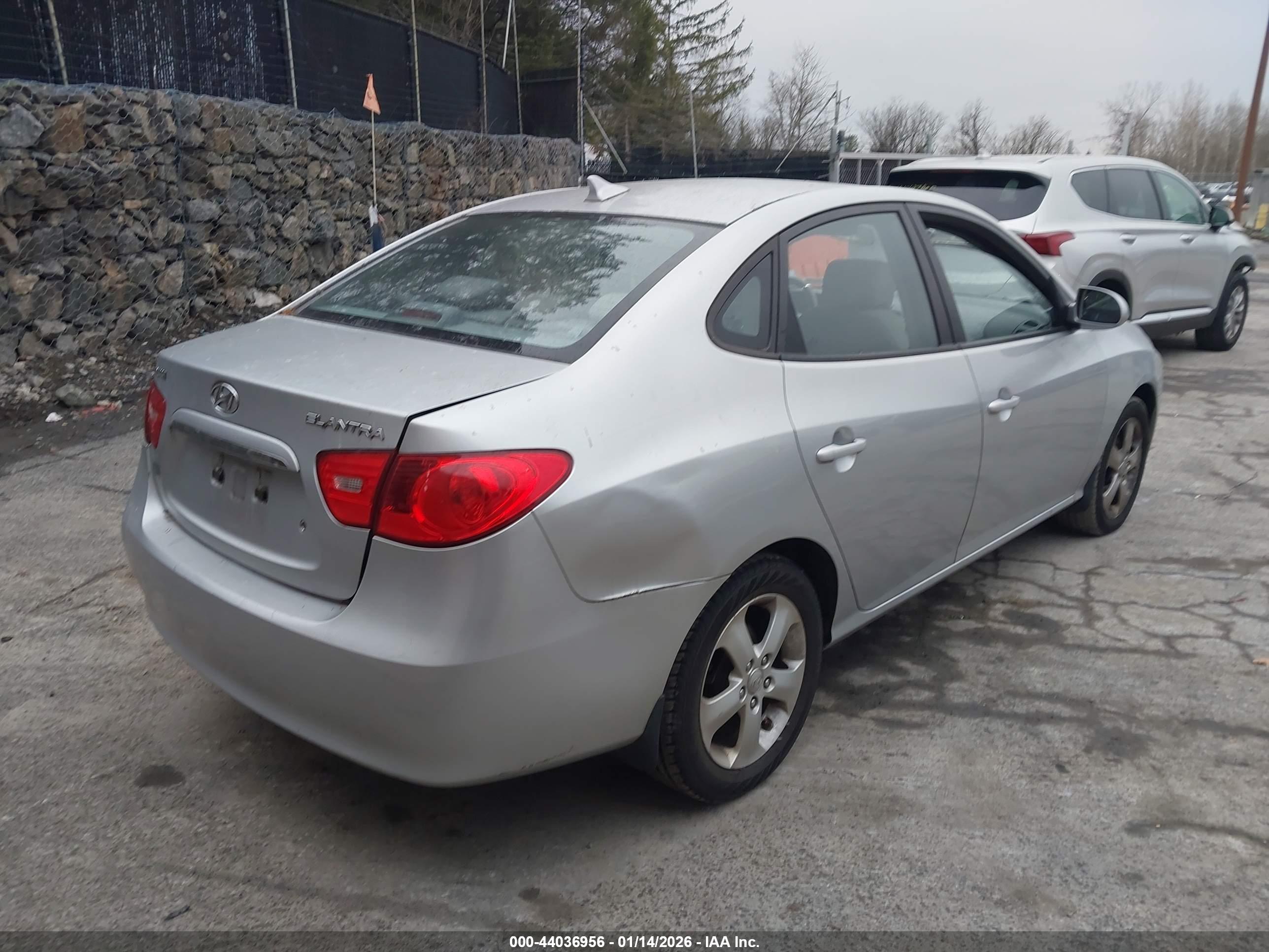 HYUNDAI ELANTRA image 4