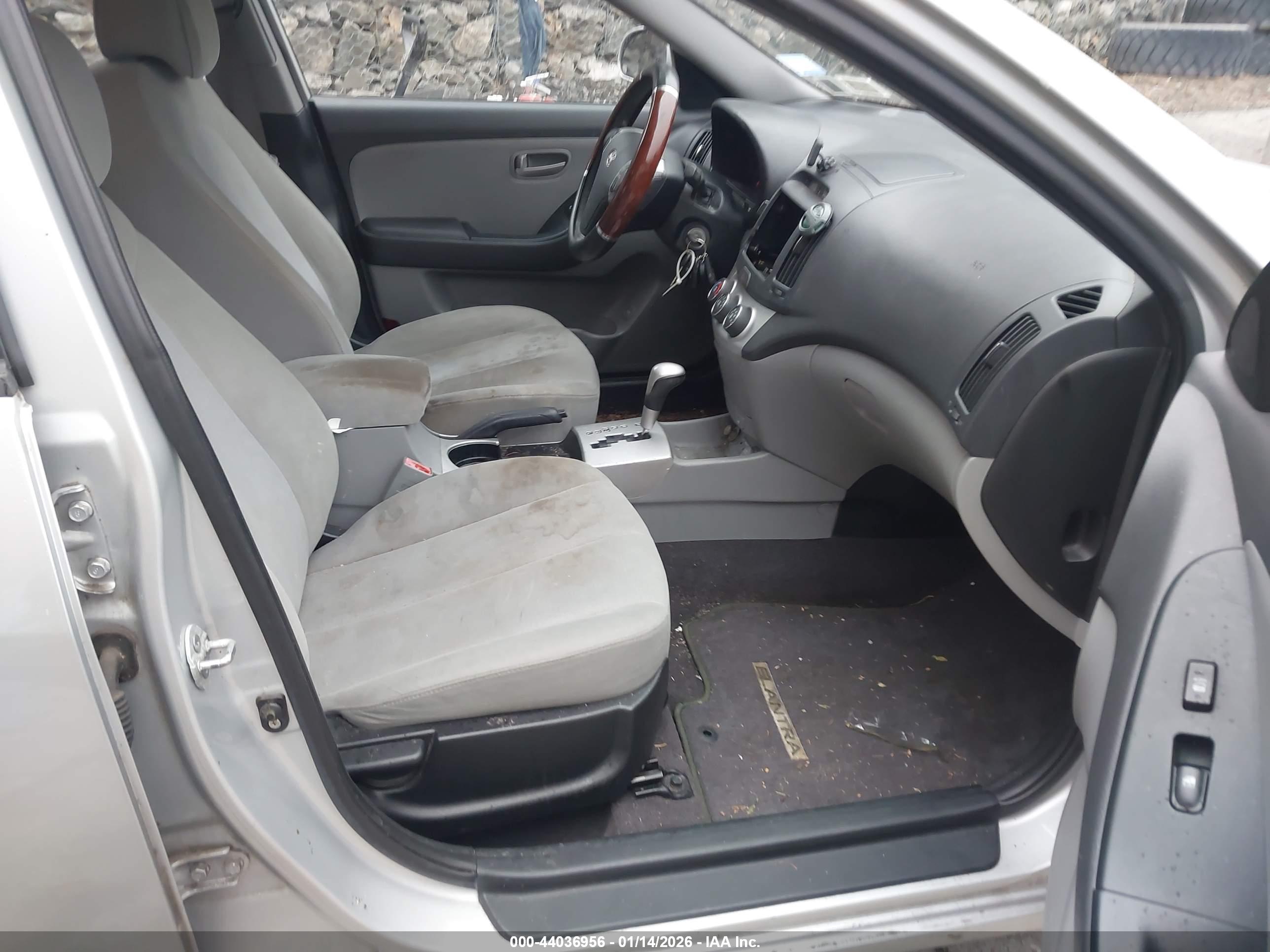 HYUNDAI ELANTRA image 5