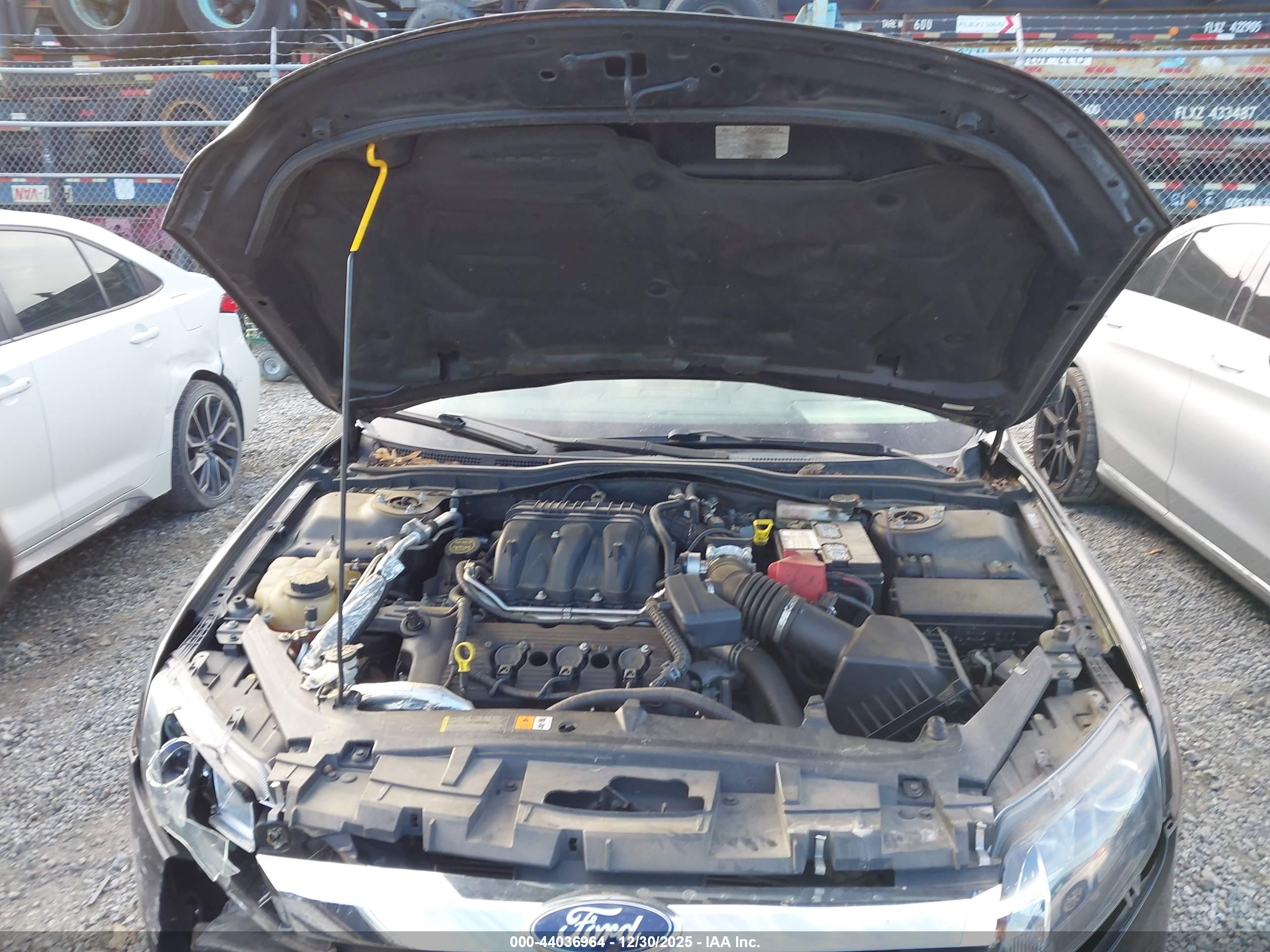 FORD FUSION image 10