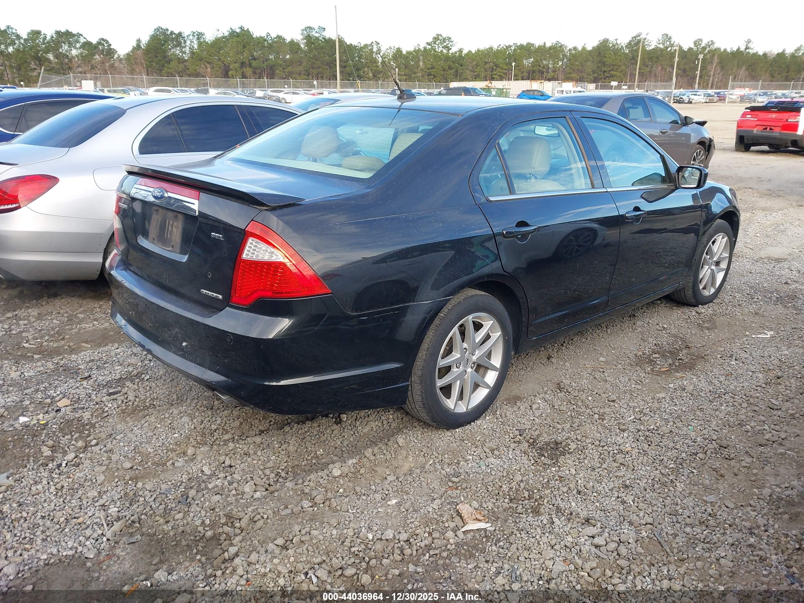 FORD FUSION image 4