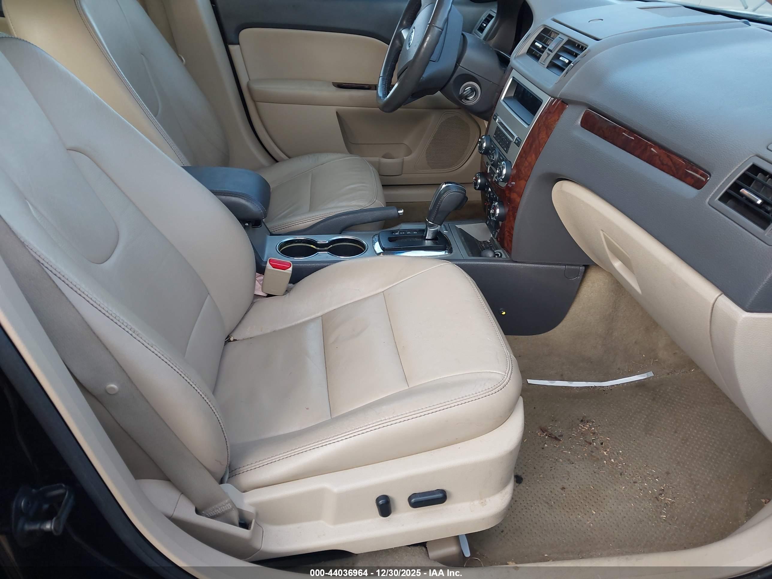 FORD FUSION image 5
