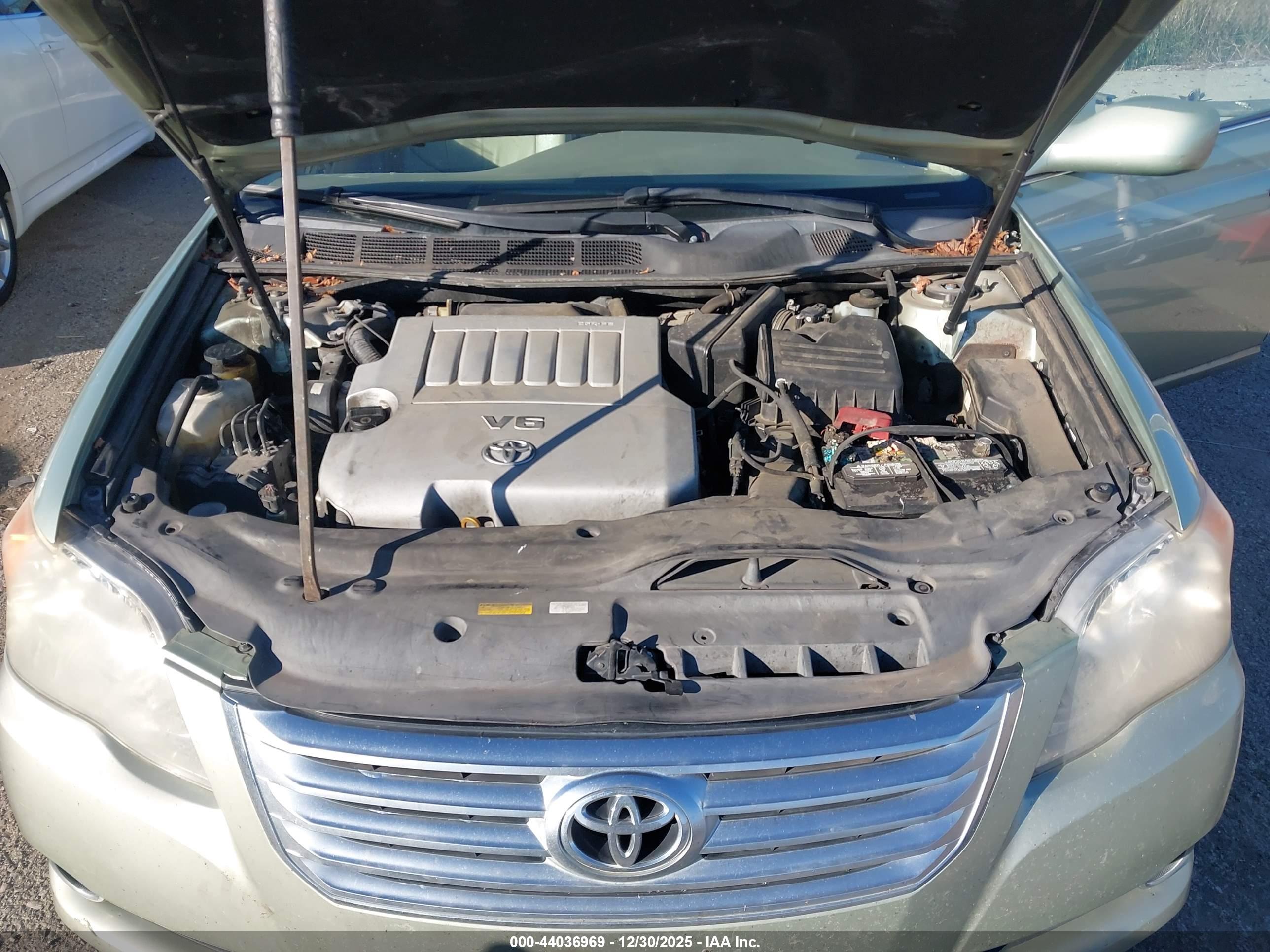 TOYOTA AVALON image 10