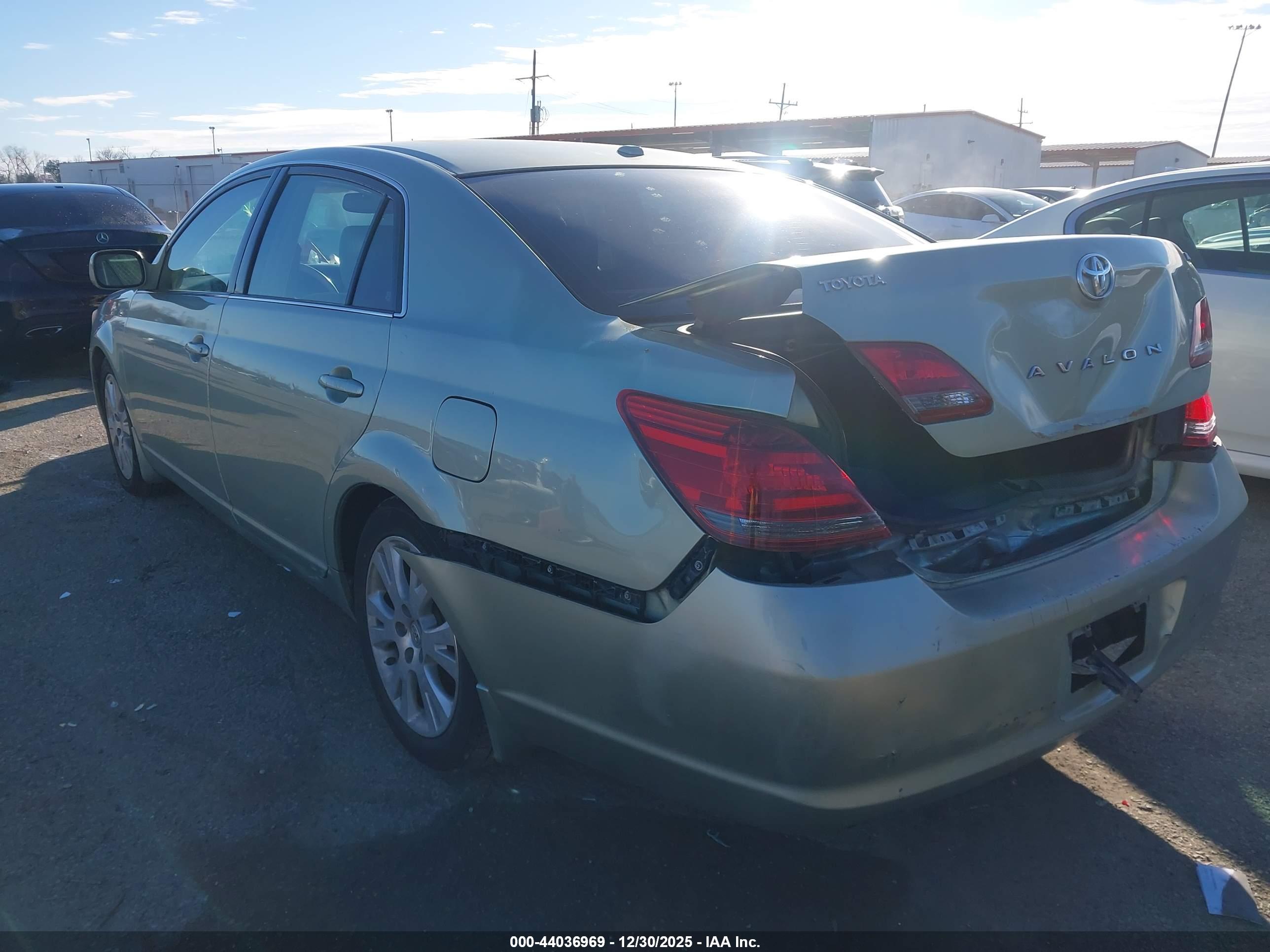 TOYOTA AVALON image 3