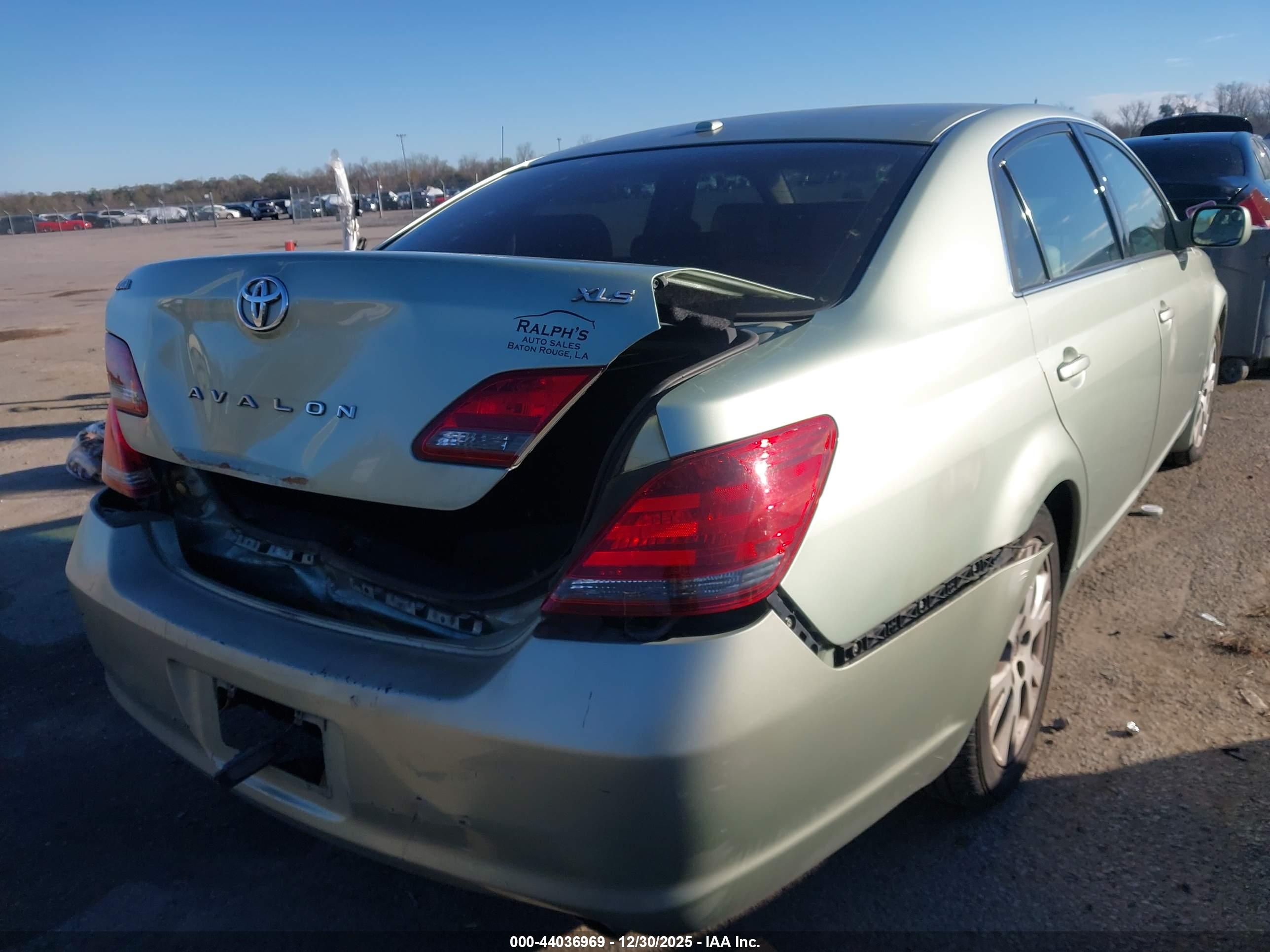 TOYOTA AVALON image 4