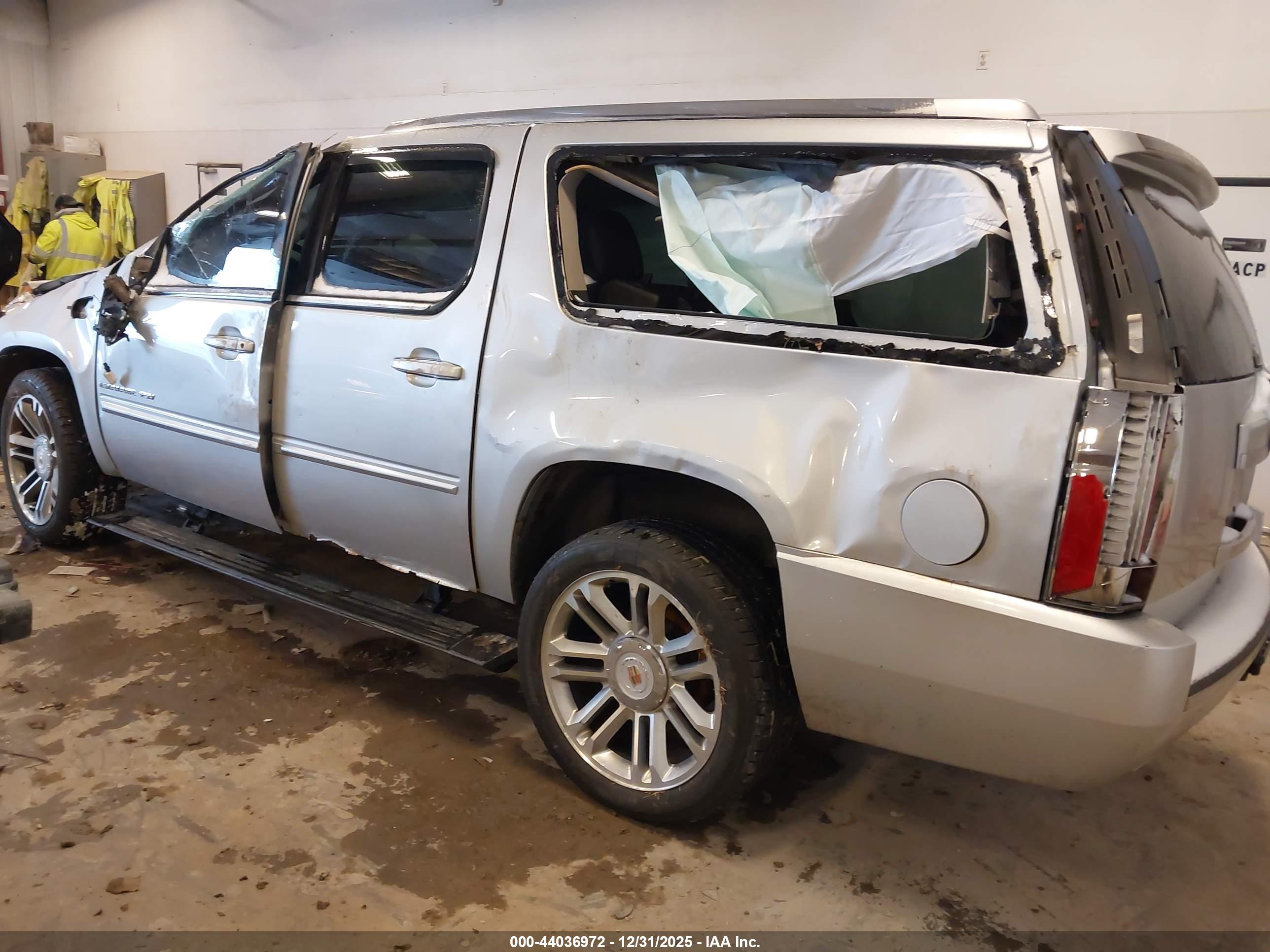 CADILLAC ESCALADE image 3