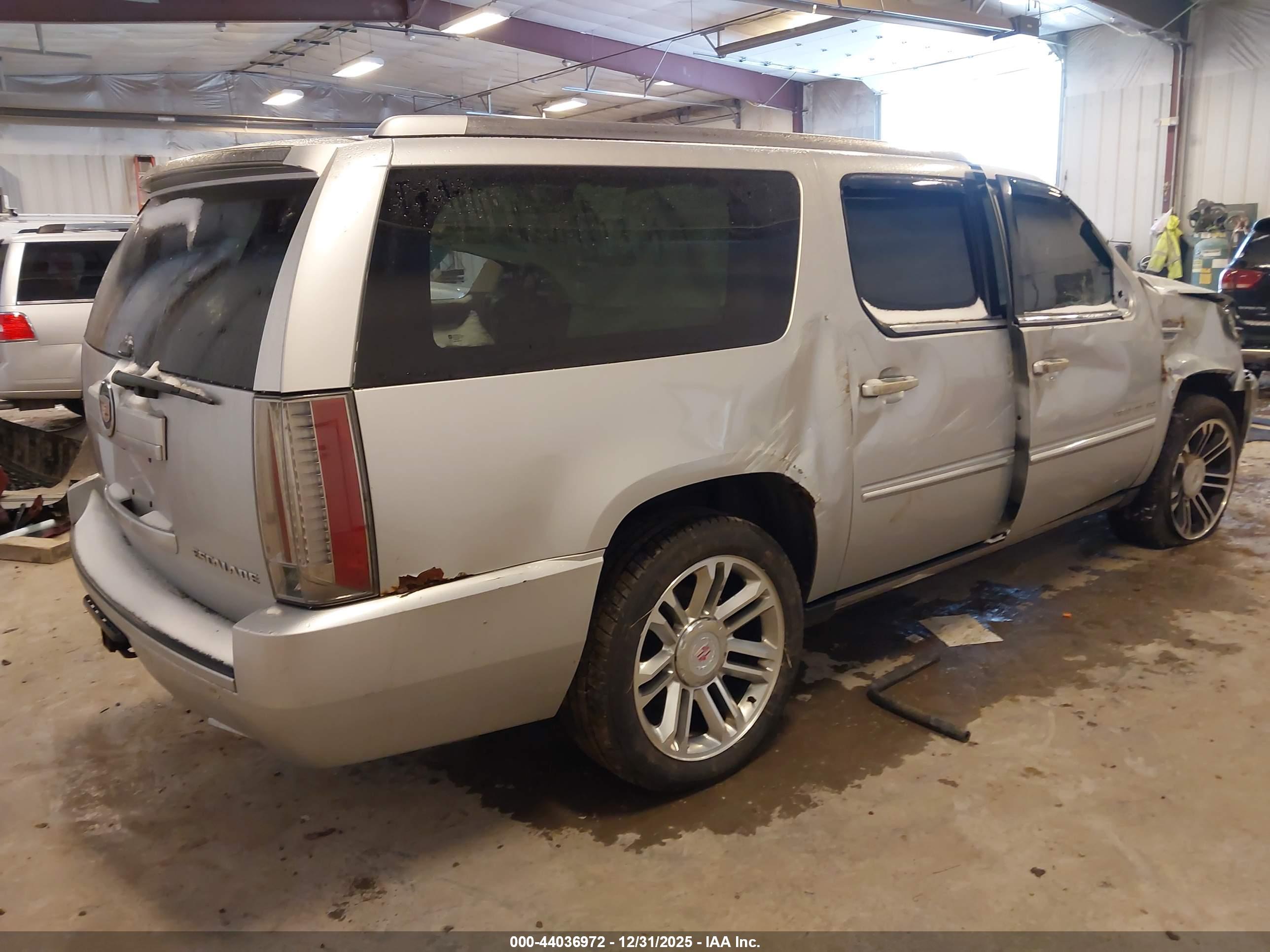 CADILLAC ESCALADE image 4