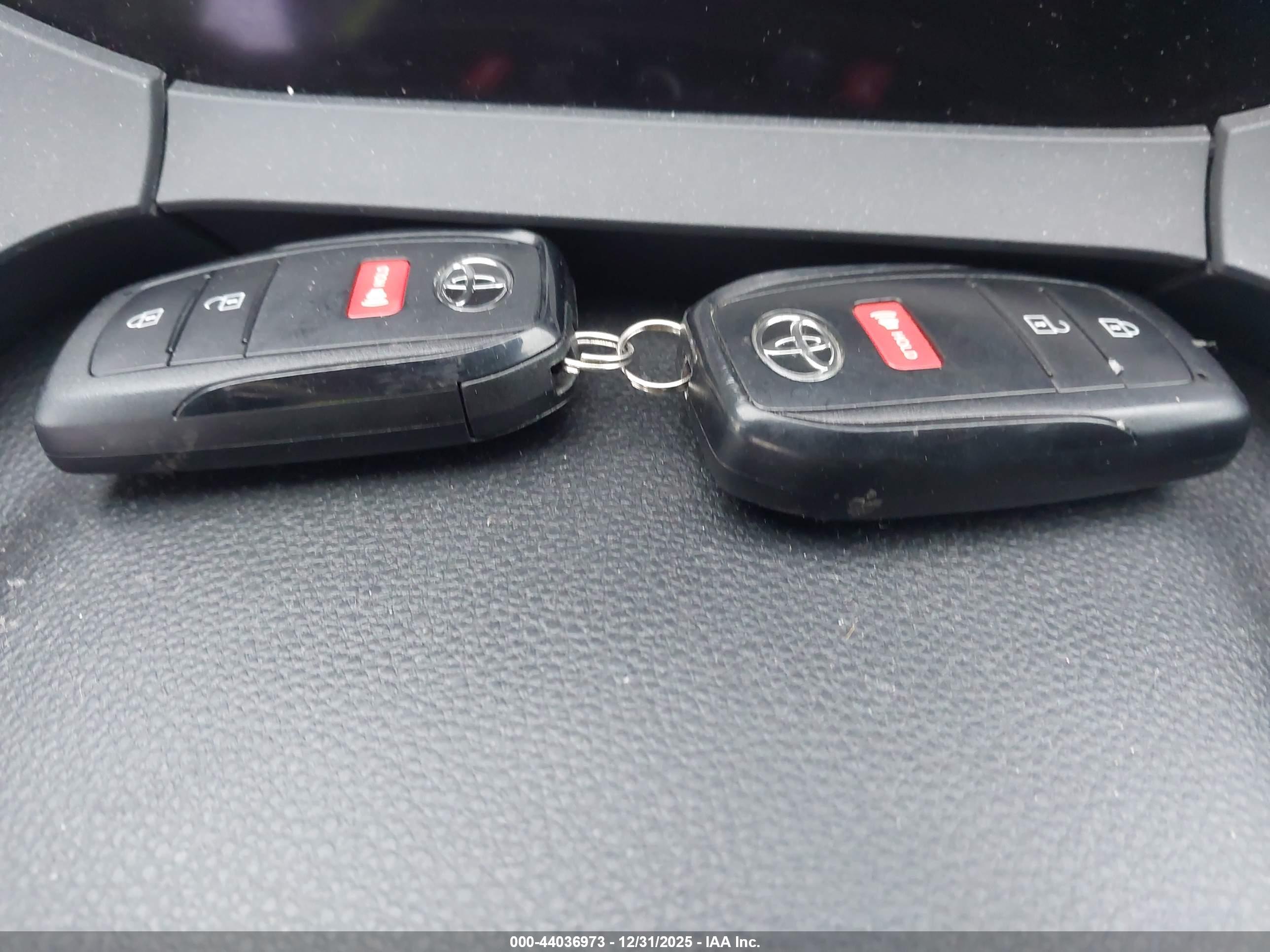 TOYOTA PRIUS image 11