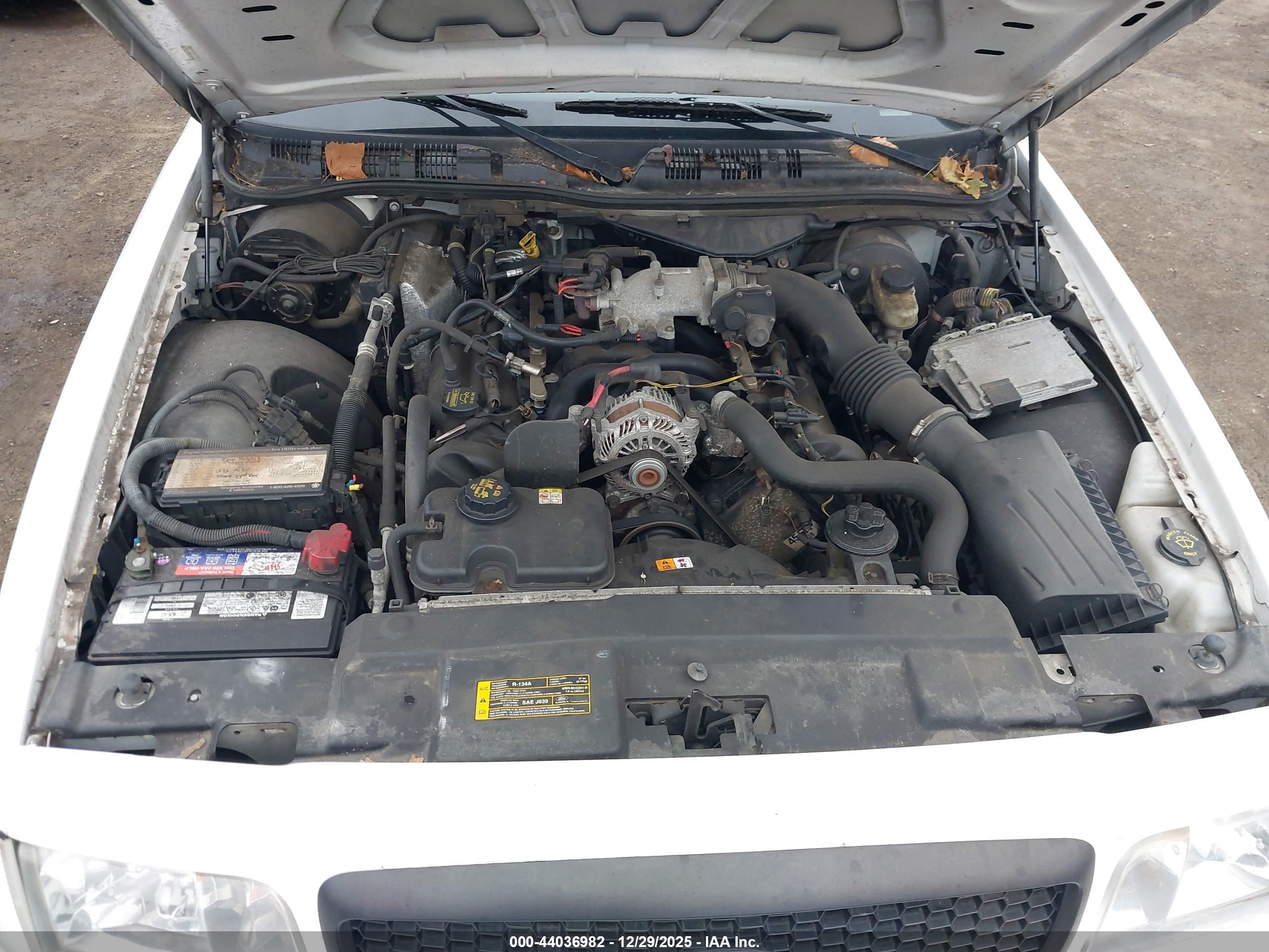 FORD CROWN image 10