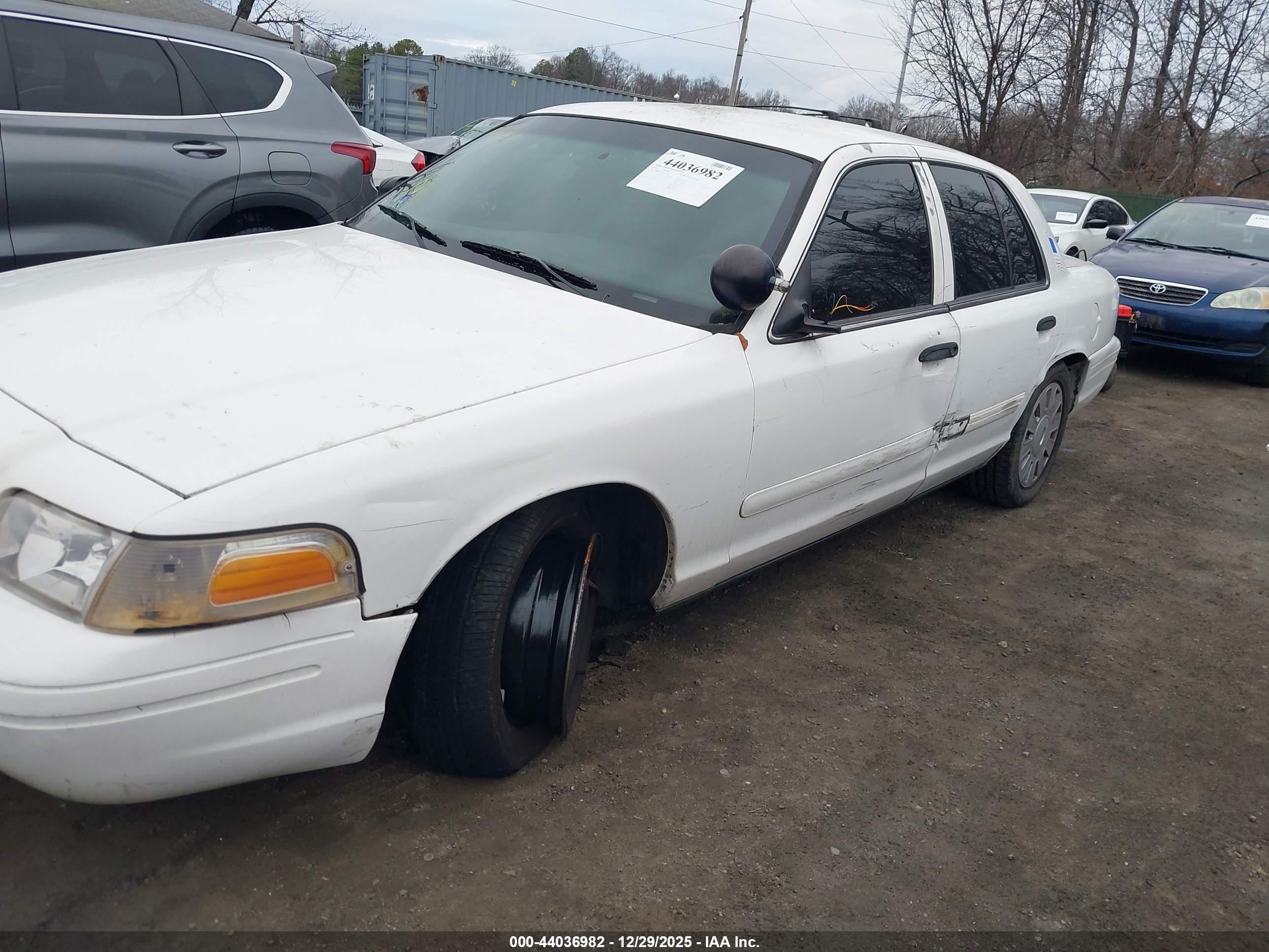 FORD CROWN image 6