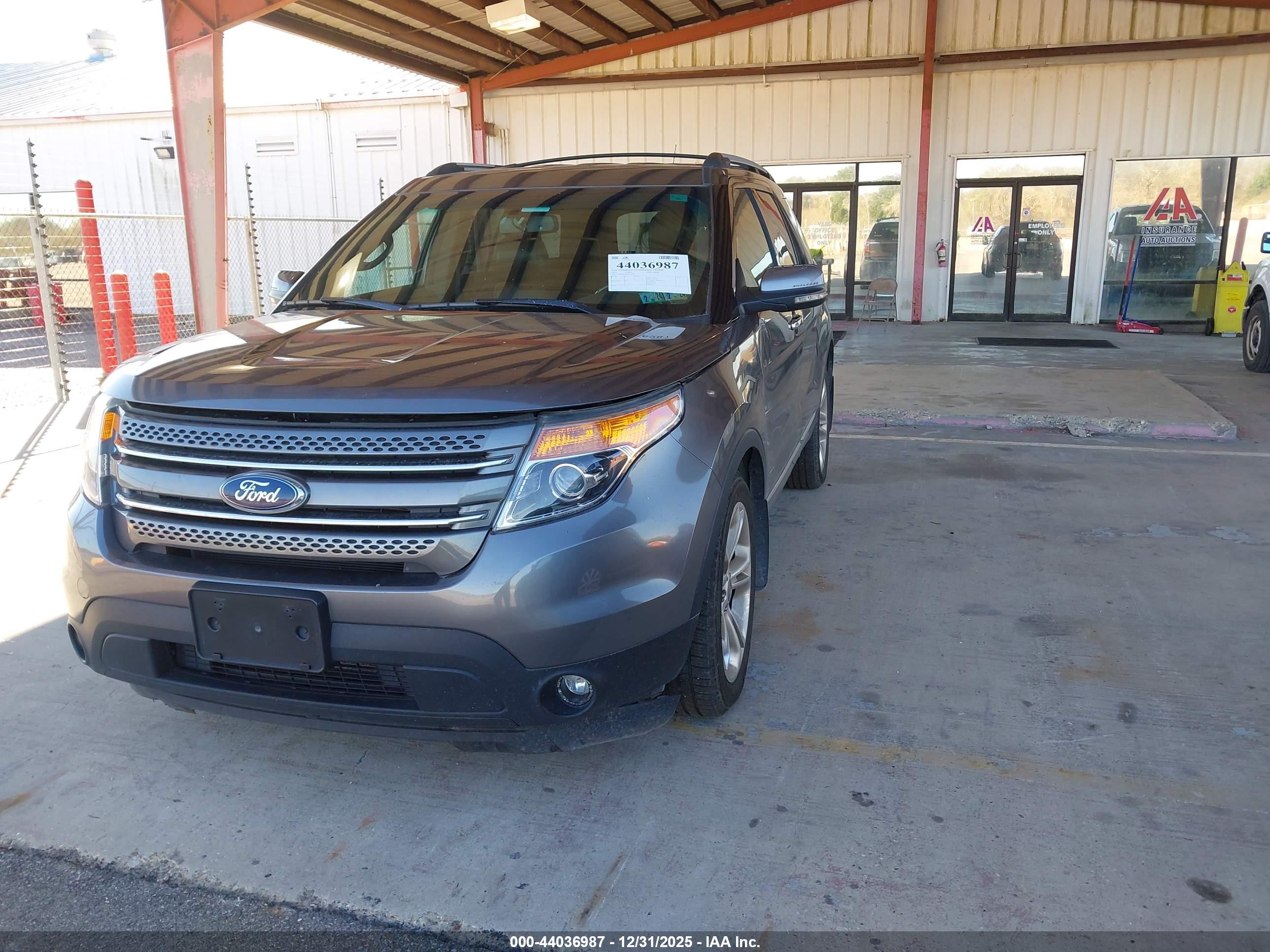 FORD EXPLORER image 2