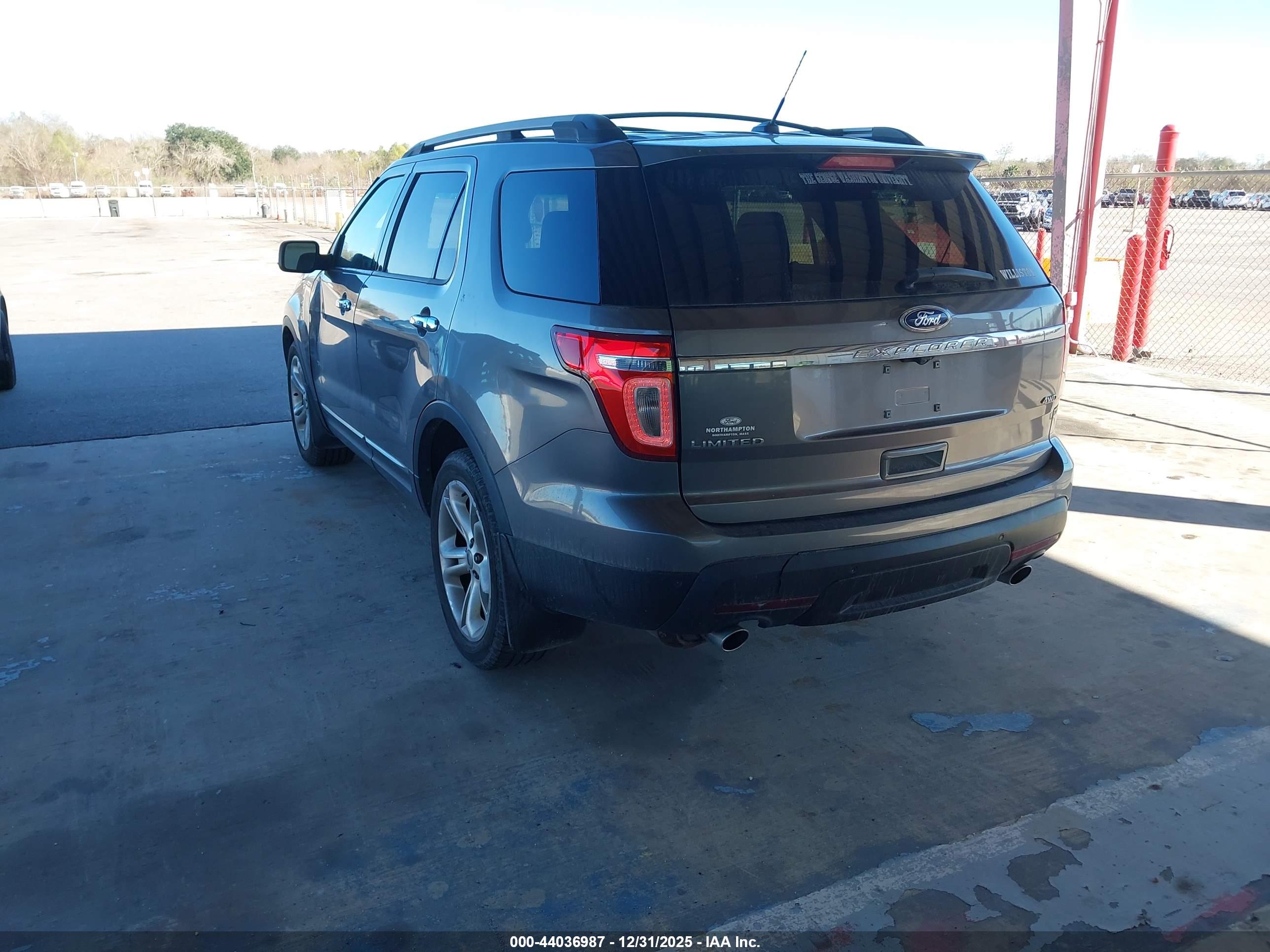 FORD EXPLORER image 3