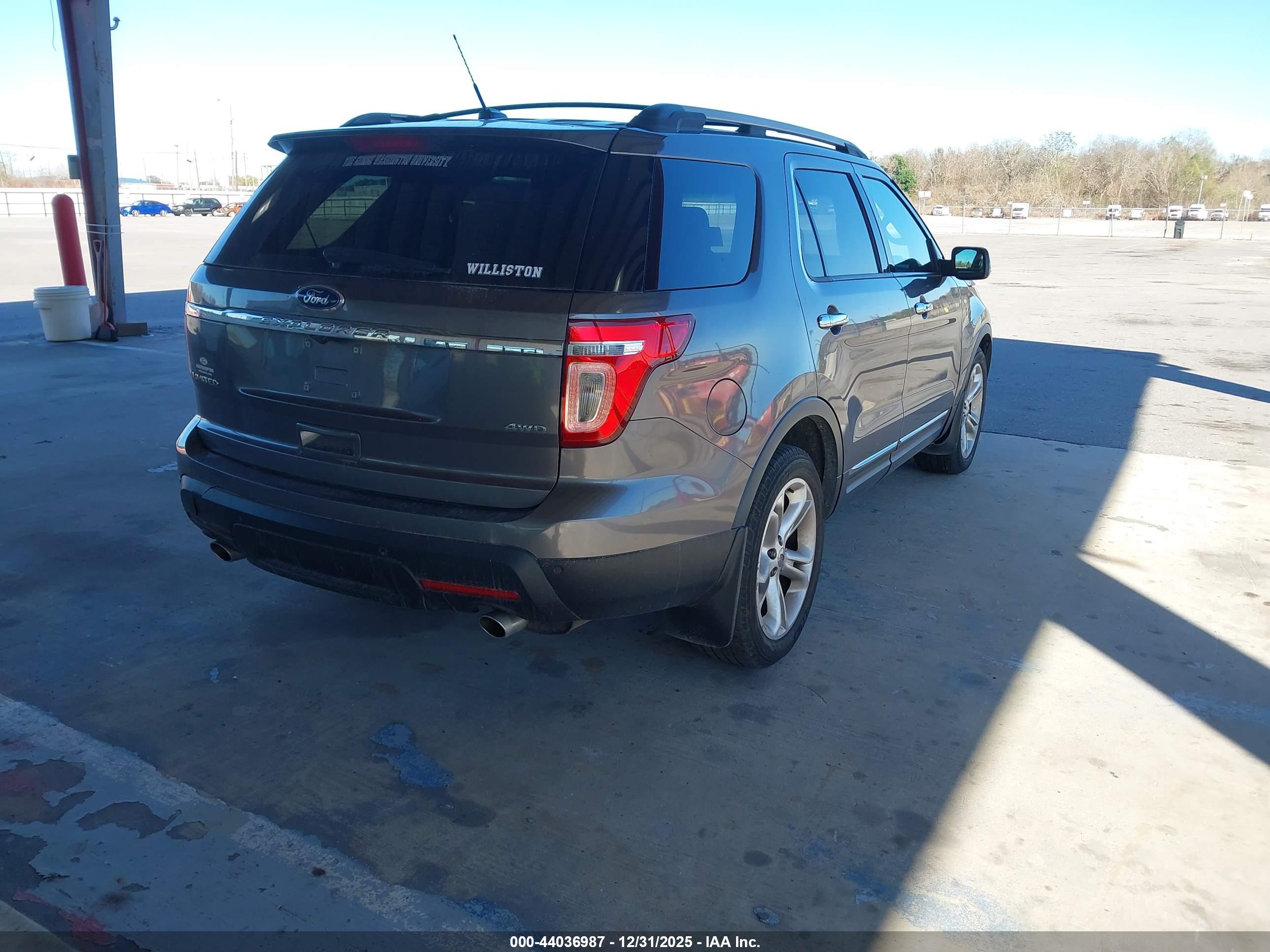 FORD EXPLORER image 4