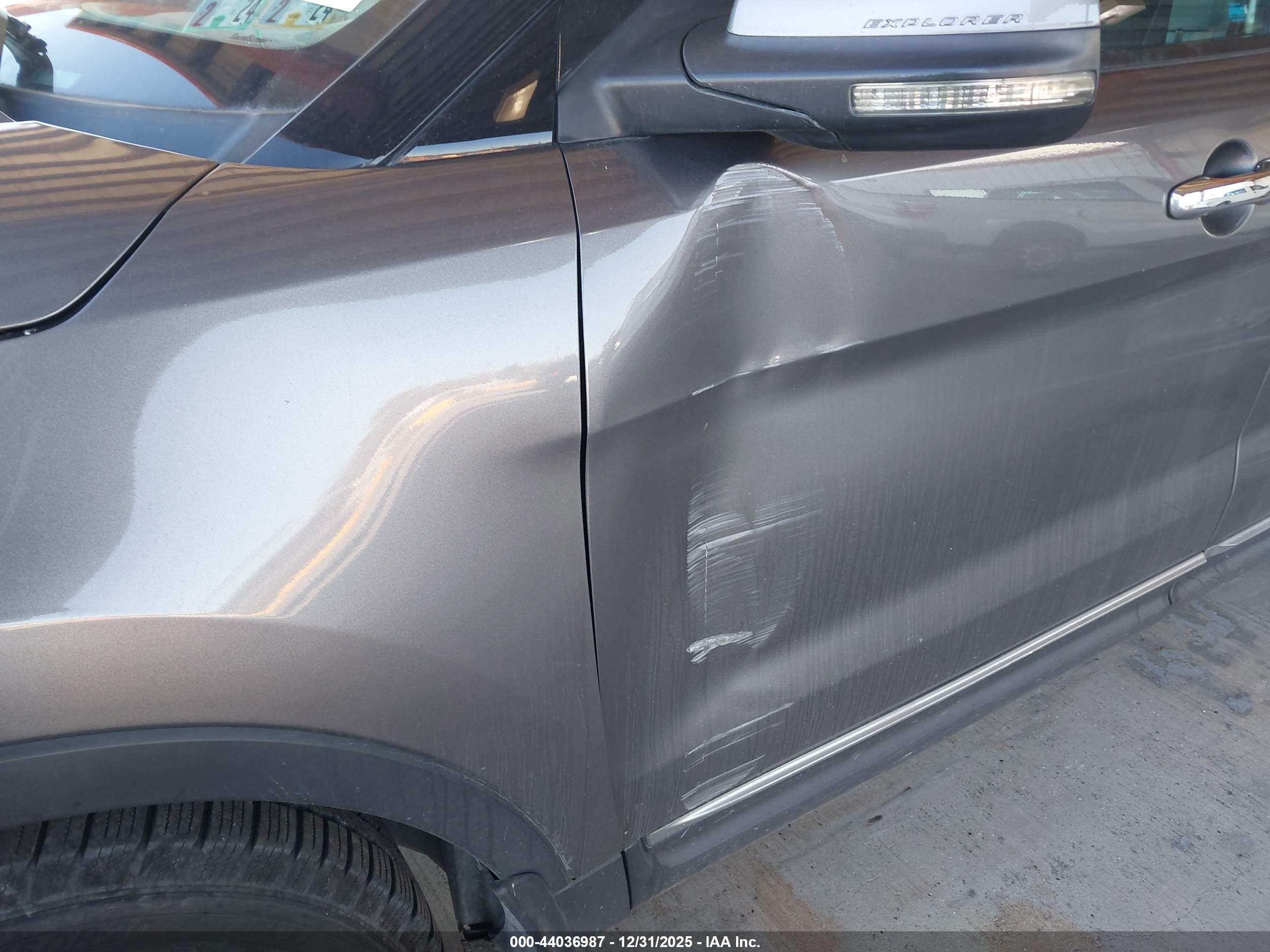 FORD EXPLORER image 6