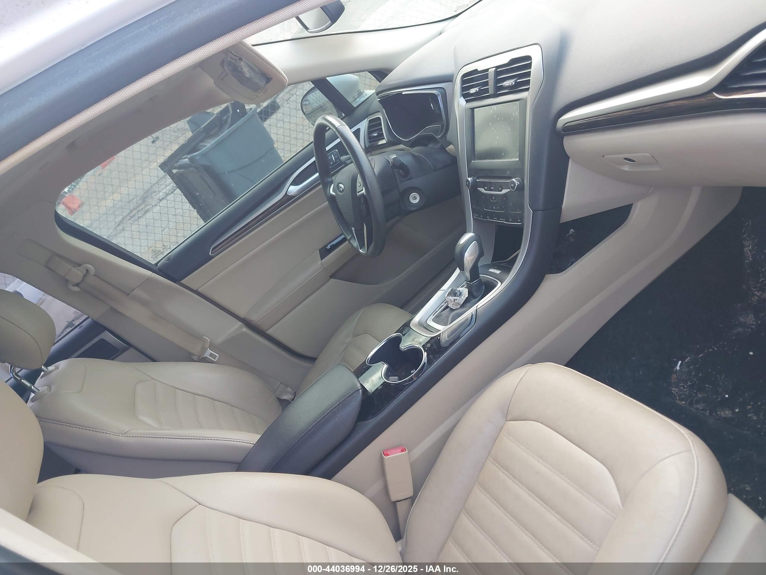 FORD FUSION image 5