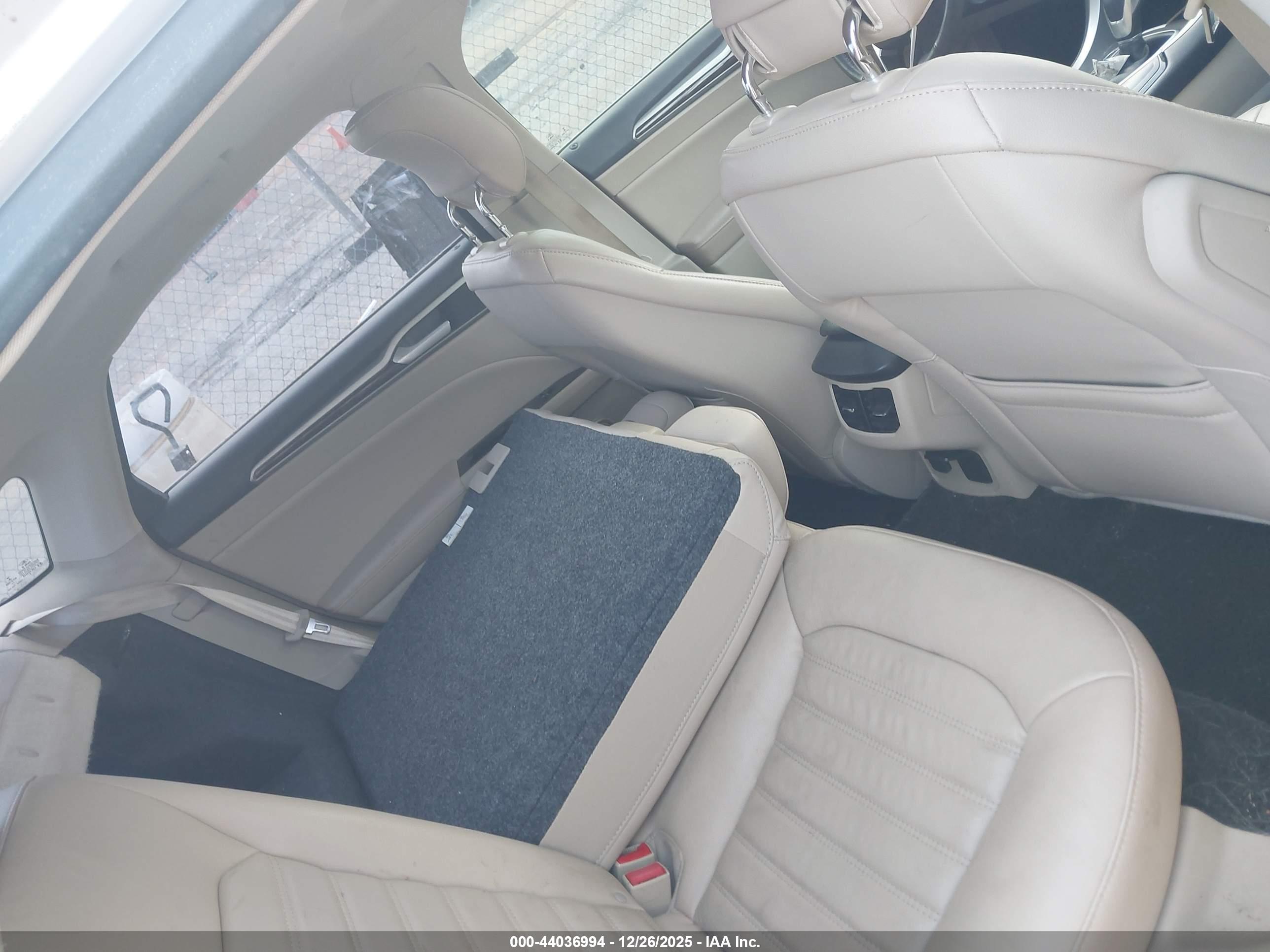 FORD FUSION image 8