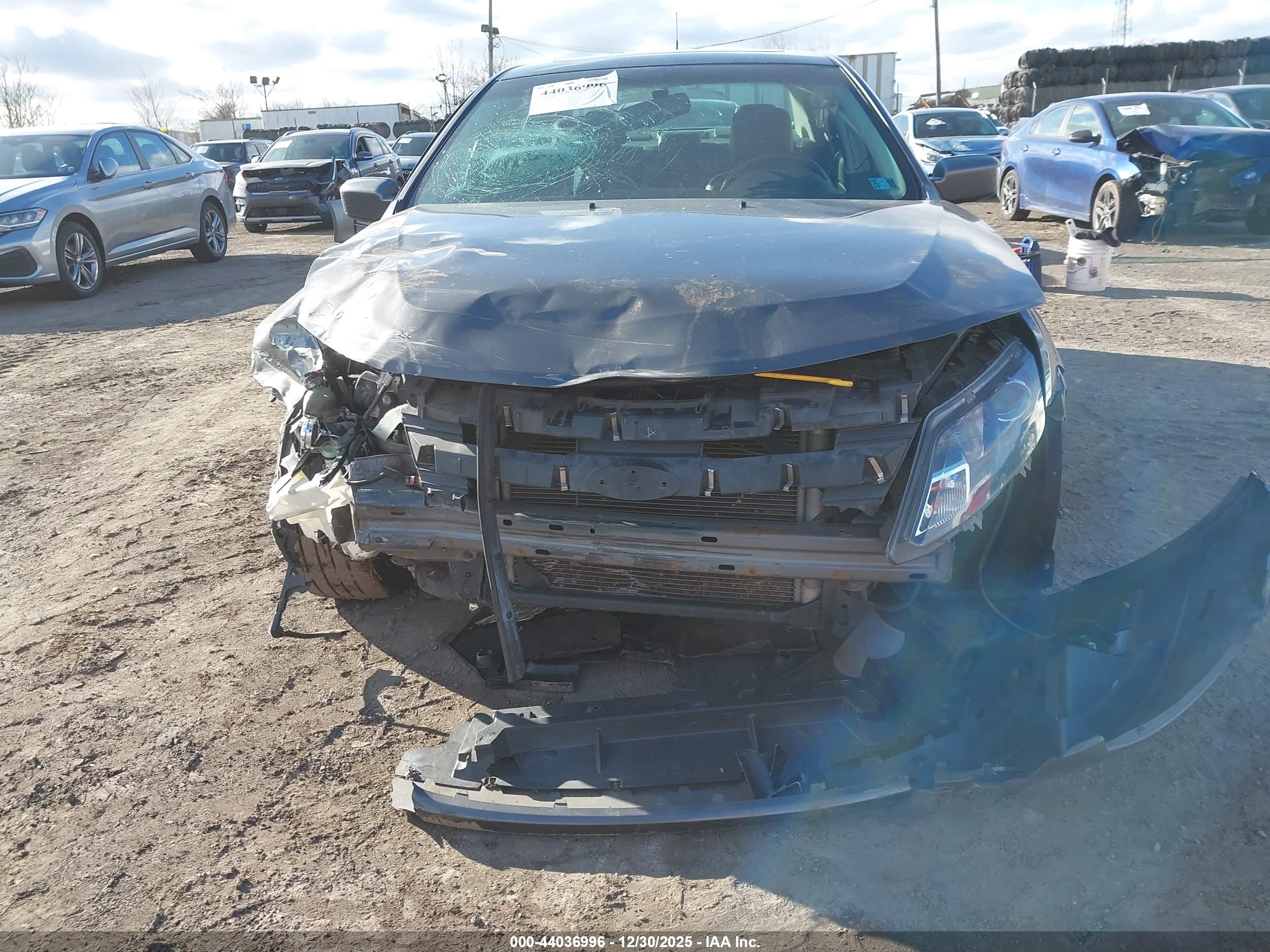 FORD FUSION image 6