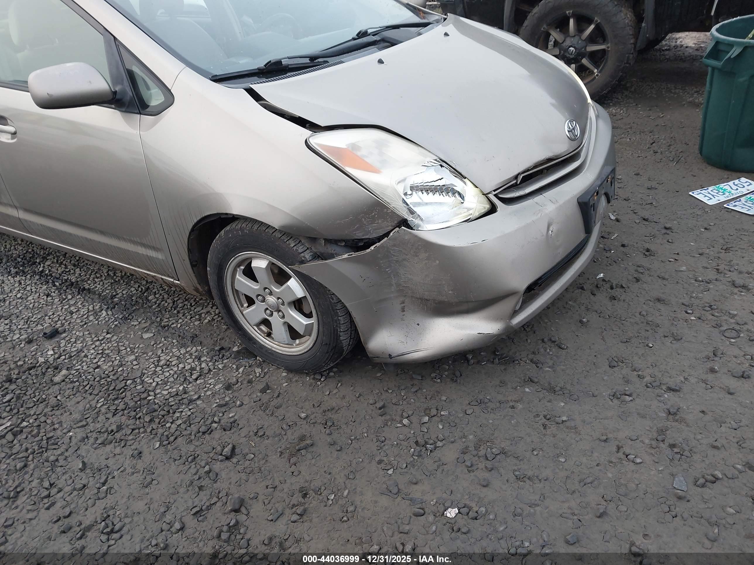 TOYOTA PRIUS image 6