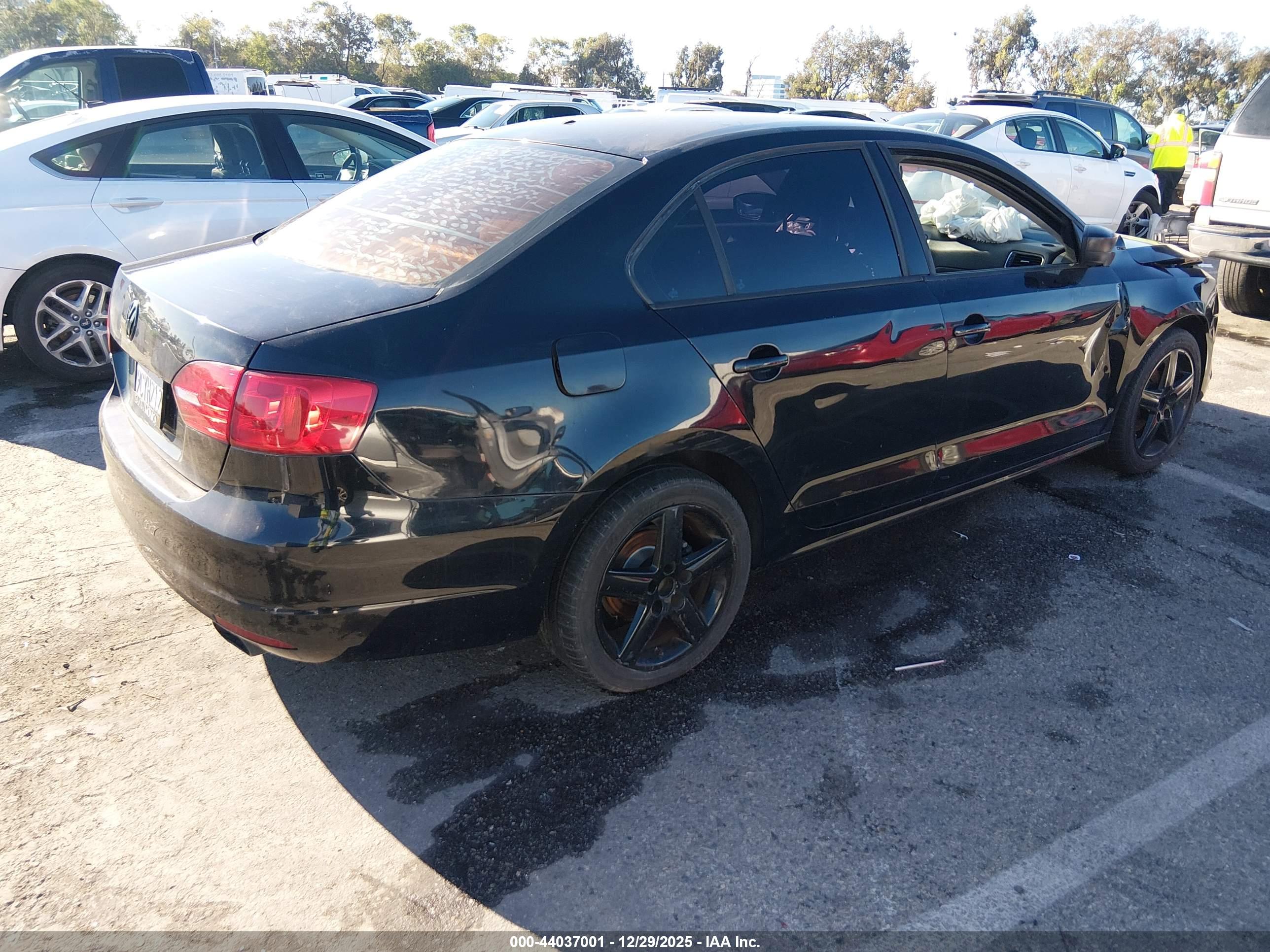 VOLKSWAGEN JETTA image 4