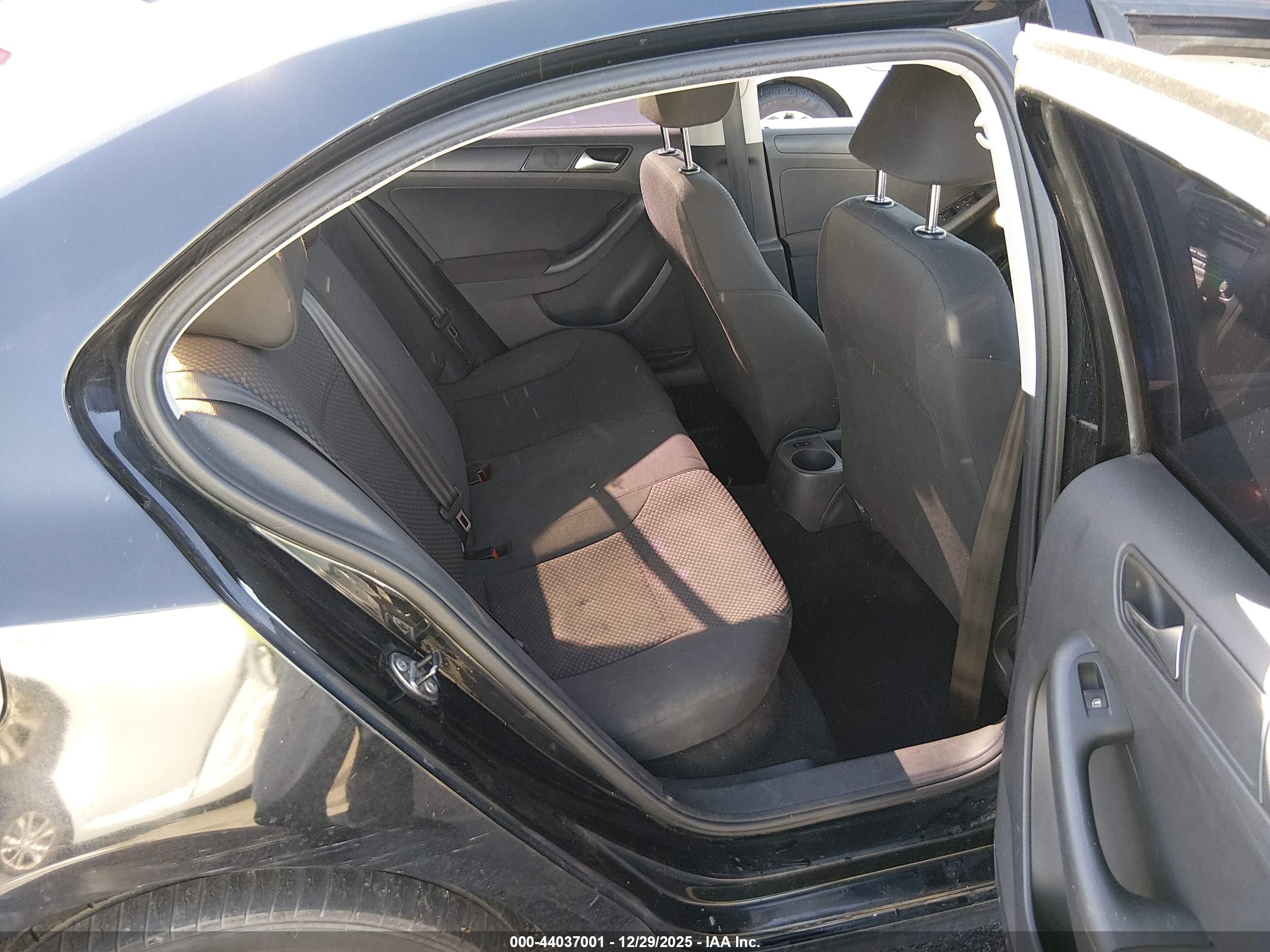 VOLKSWAGEN JETTA image 8