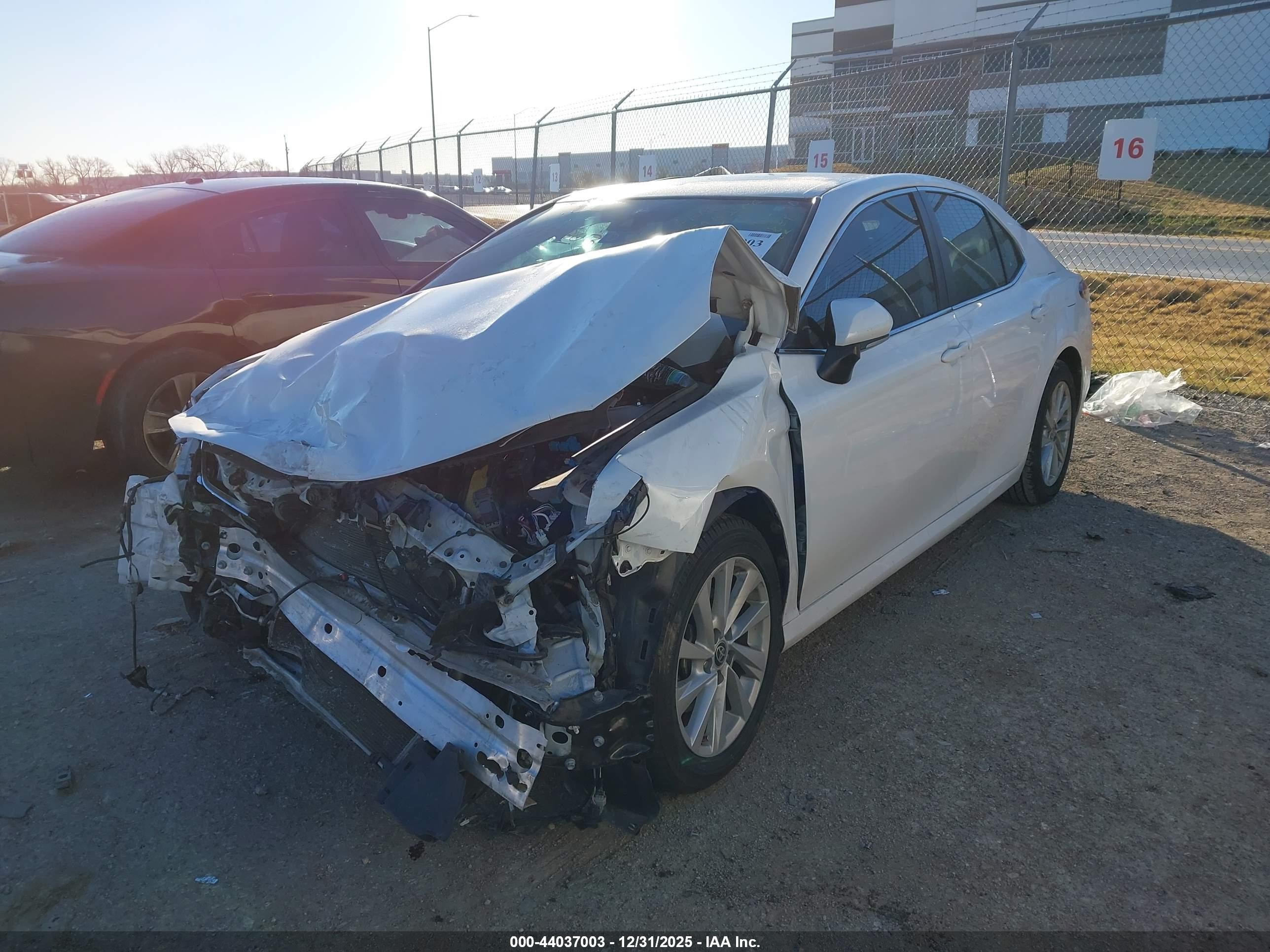 TOYOTA CAMRY image 2